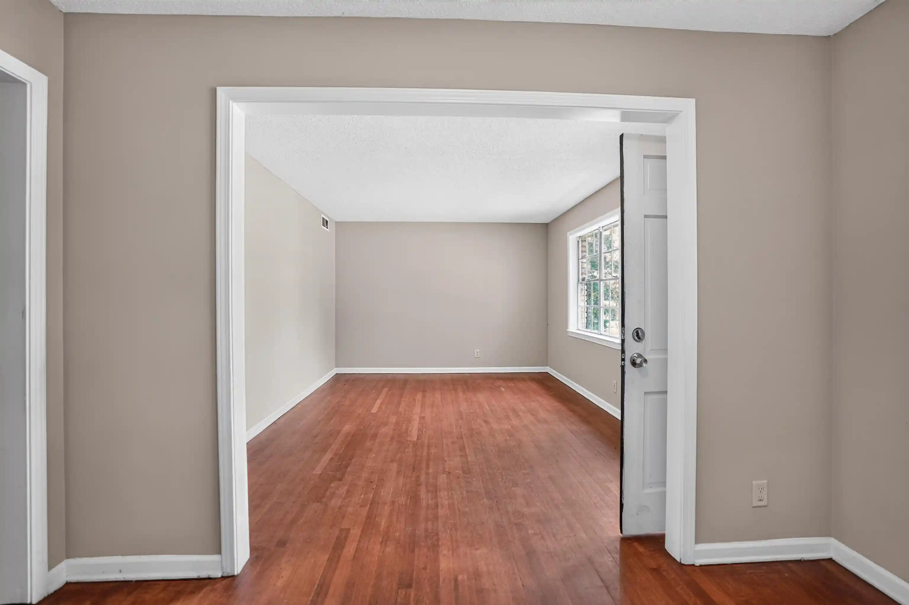 Photo 3 of Single family home for sale at 3520 Lehi Dr, Memphis, TN 38128 | MLS# 10224776 | Listing updated on 2026-10-08