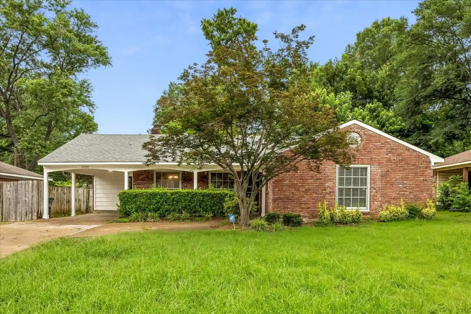 Photo 1 of Single family home for sale at 5304 Quince Rd, Memphis, TN 38117 | MLS# 10224796 | Listing updated on 2026-08-25
