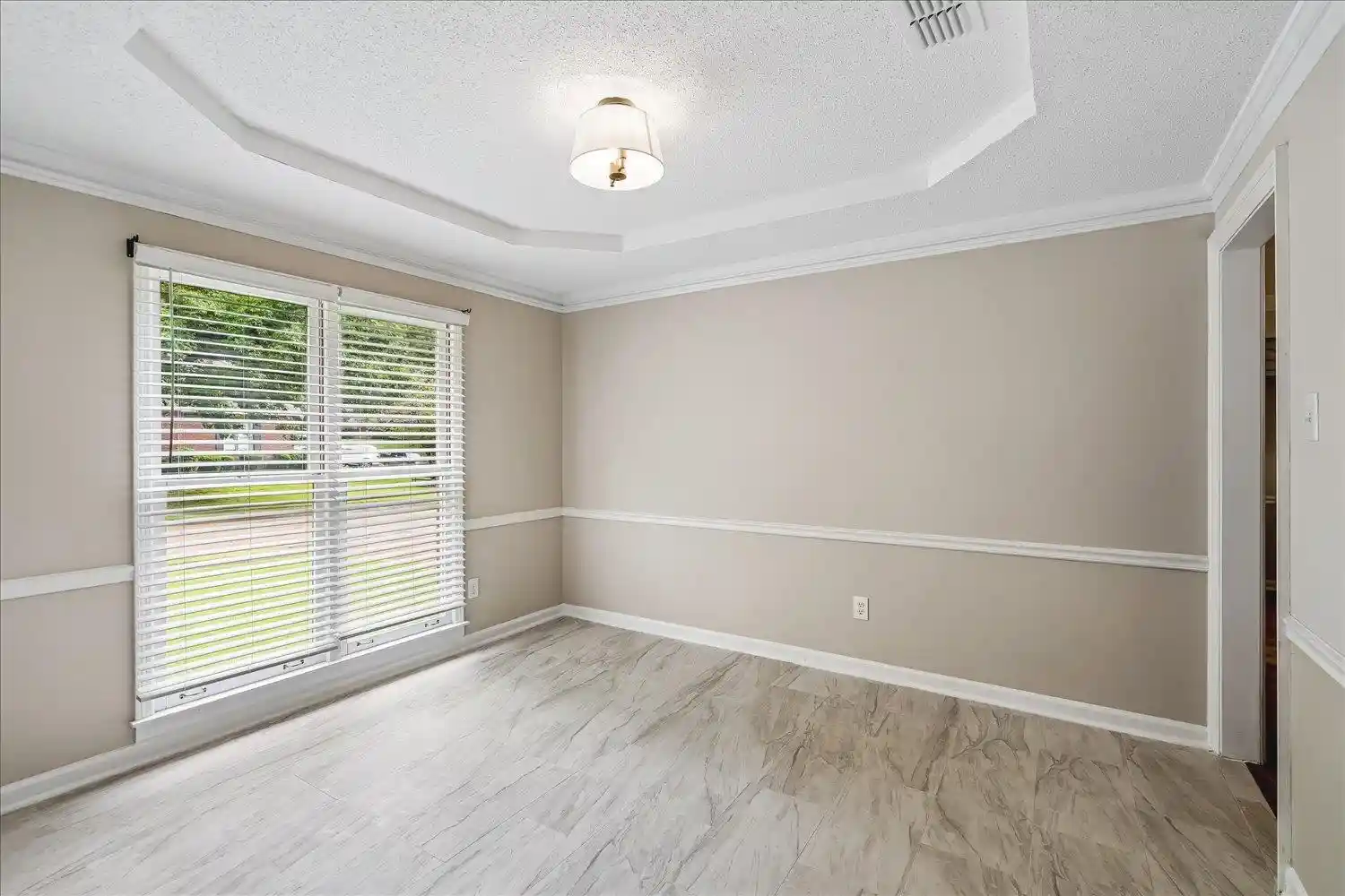 Photo 3 of Single family home for sale at 8671 Beckenham Dr, Cordova, TN 38016 | MLS# 10224834 | Listing updated on 2026-09-23