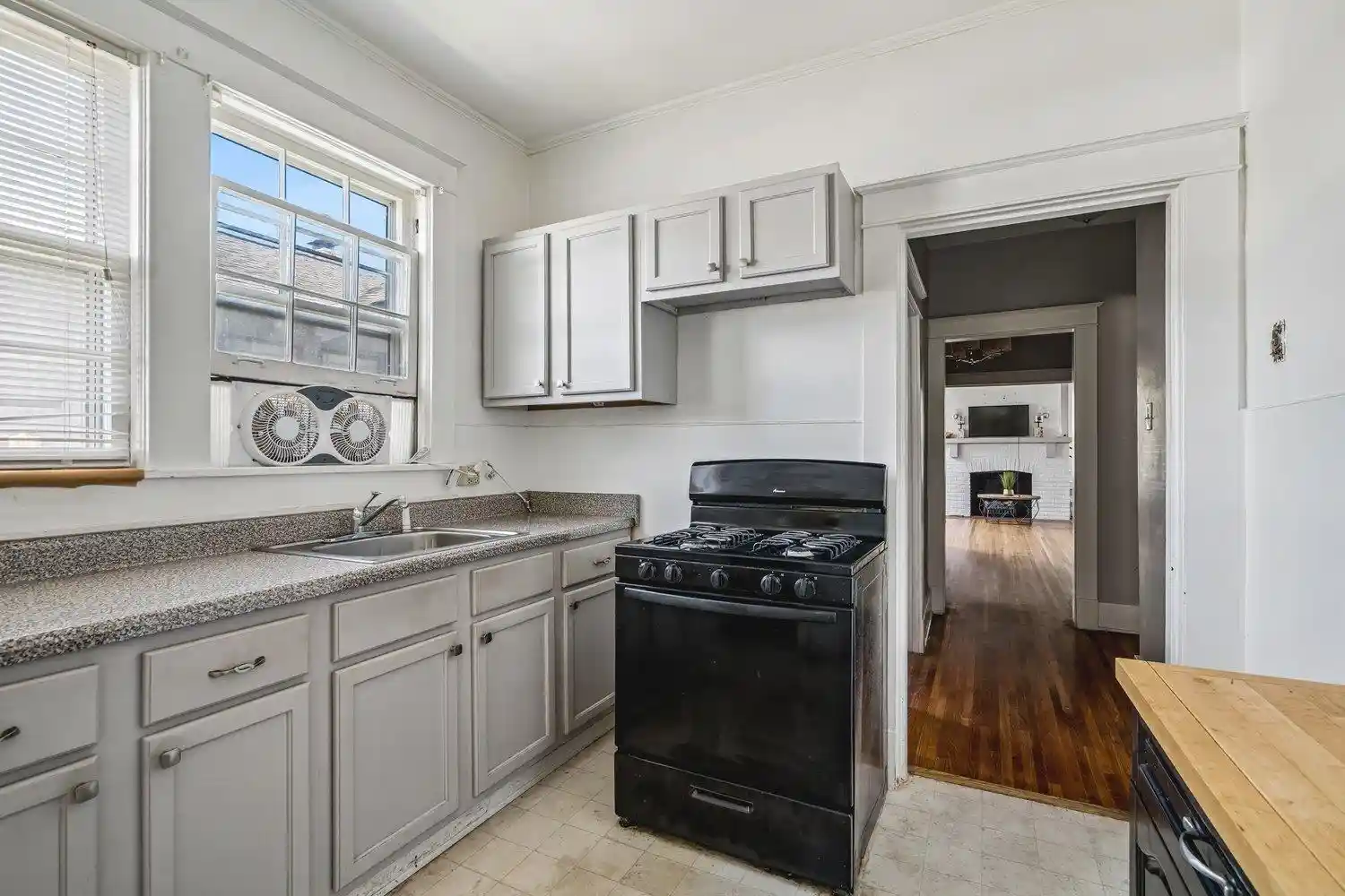 Photo 2 of Multi family home for sale at 703 N Evergreen St, Memphis, TN 38107 | MLS# 10224879 | Listing updated on 2026-09-07