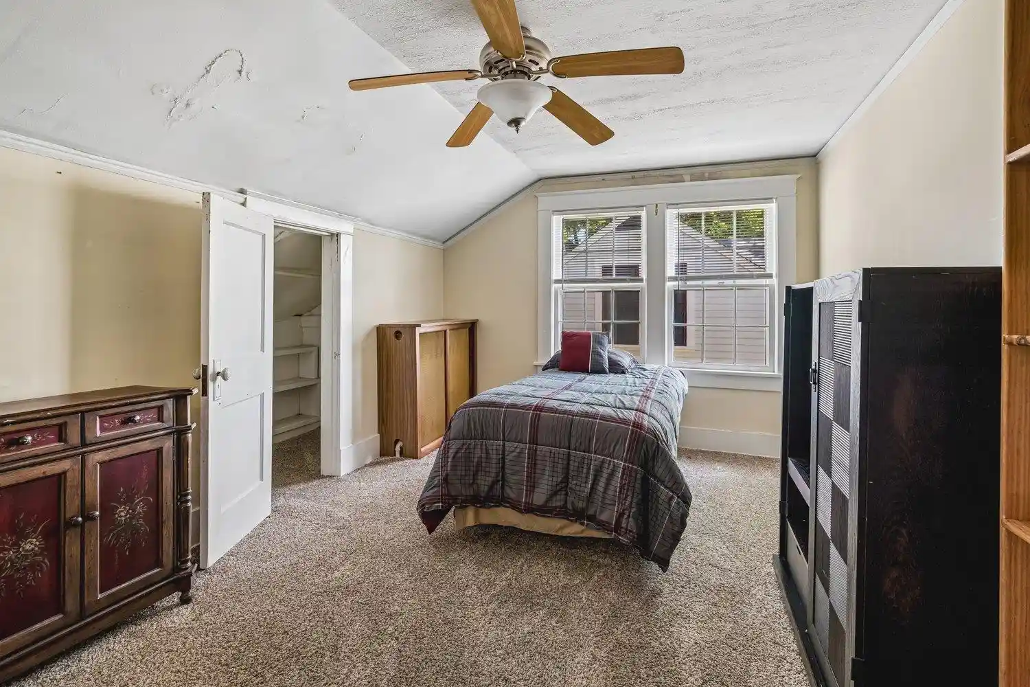 Listing Photo 4 - Condo for sale in building located at 703 N Evergreen St, Memphis, TN 38107