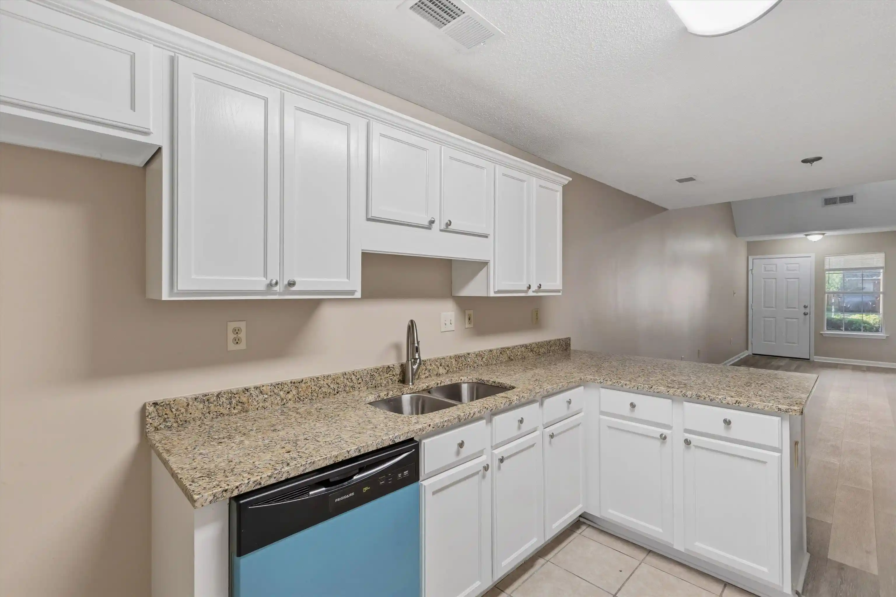 Photo 2 of Townhouse for sale at 7750 Shadowland Dr, Memphis, TN 38125 | MLS# 10224909 | Listing updated on 2026-08-11