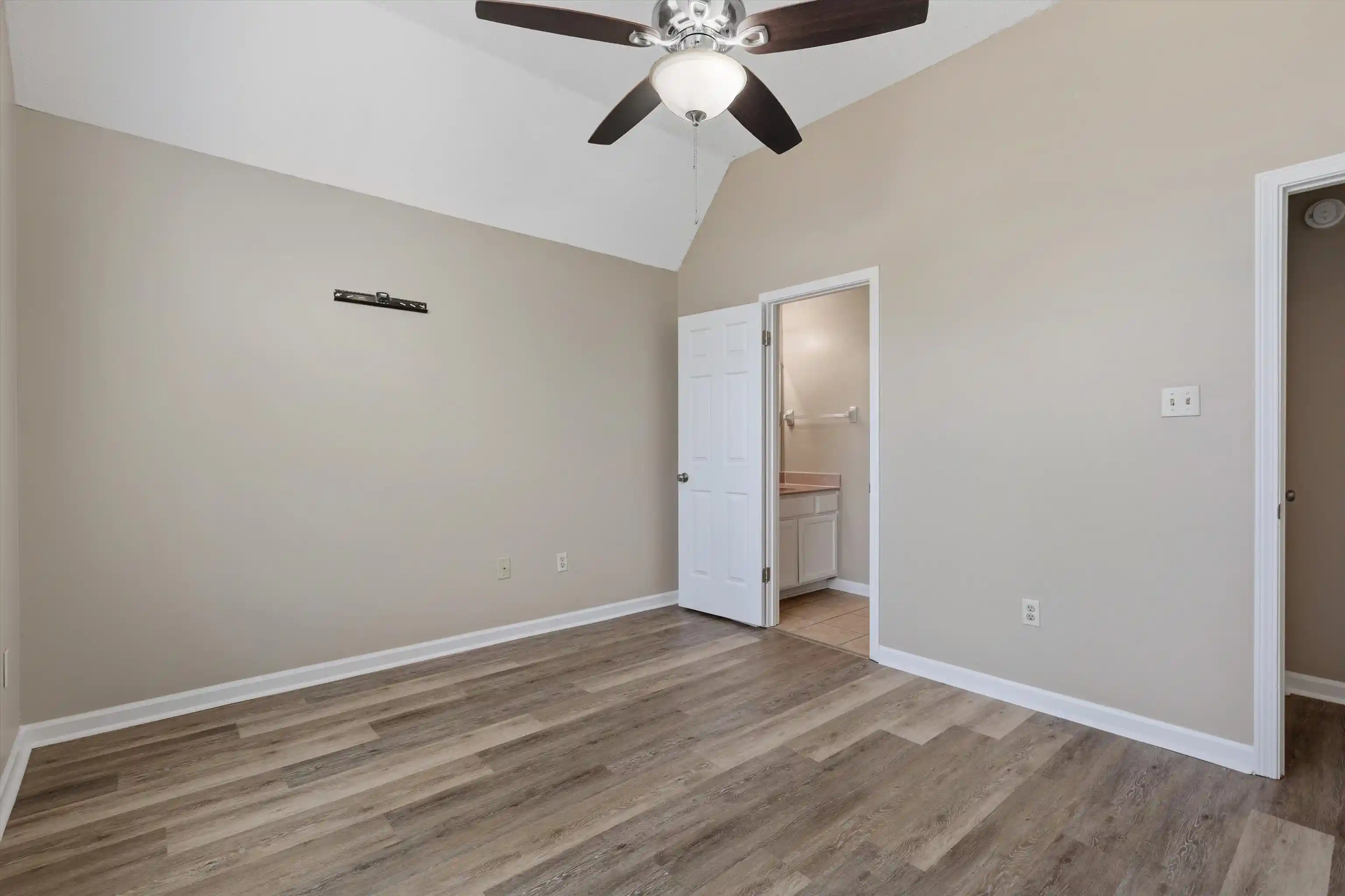 Photo 4 of Townhouse for sale at 7750 Shadowland Dr, Memphis, TN 38125 | MLS# 10224909 | Listing updated on 2026-08-11