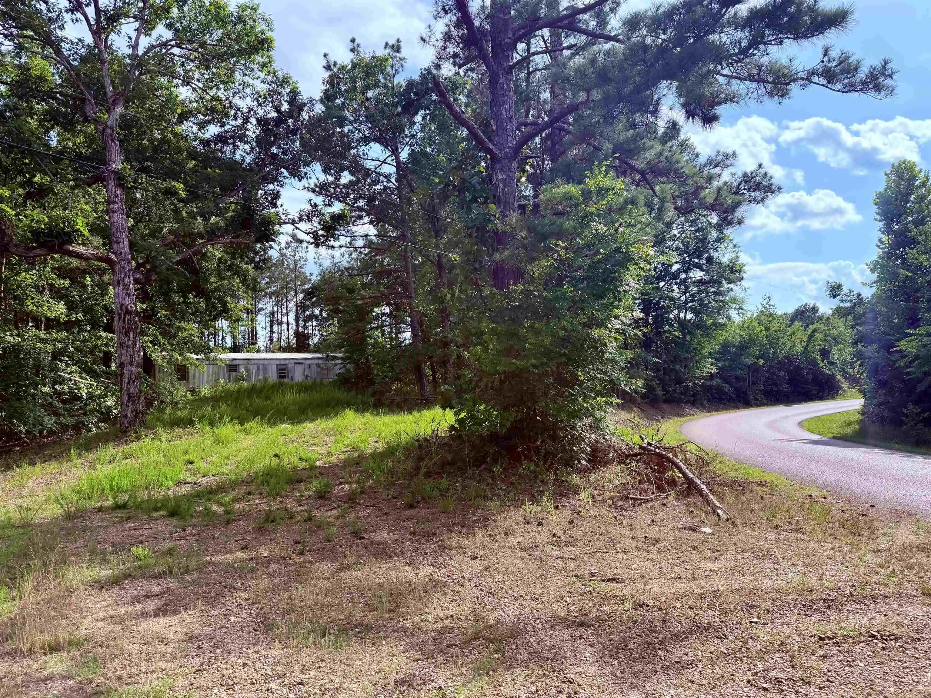2nd image of 950 Feddie Davis Rd, Selmer, TN 38375 | MLS# 10224955