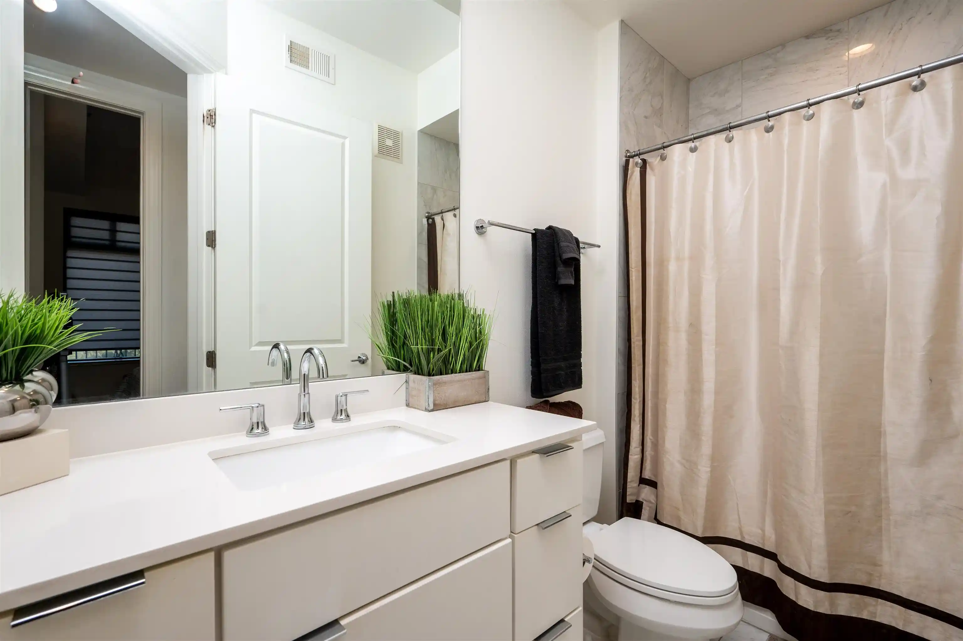Photo 3 of Condo for sale at 717 S Riverside Dr #903, Memphis, TN 38103 | MLS# 10224966 | Listing updated on 2026-09-21