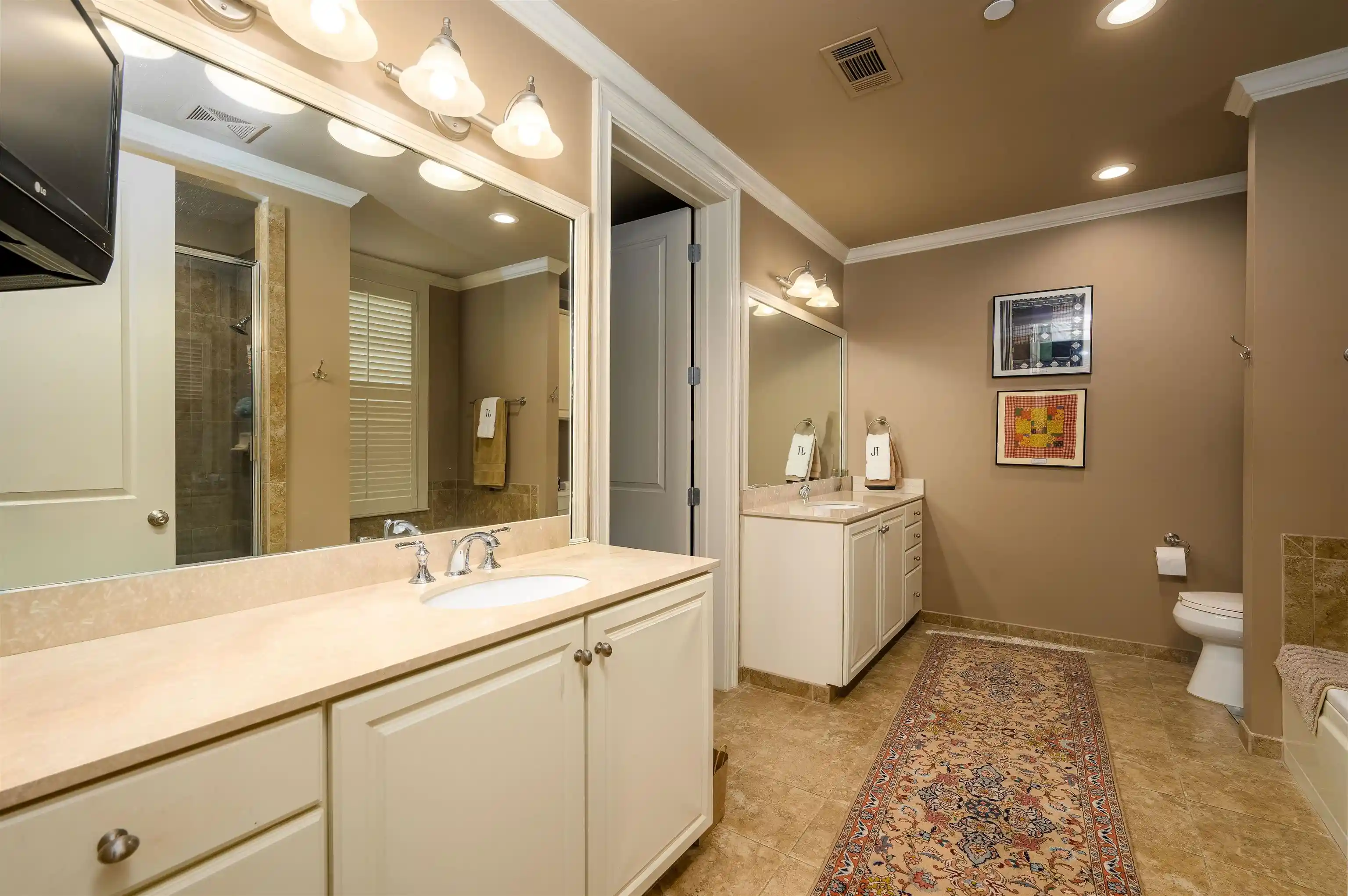 Photo 3 of Condo for sale at 5204 Lexington Clb Cv #301, Memphis, TN 38117 | MLS# 10225048 | Listing updated on 2026-09-10