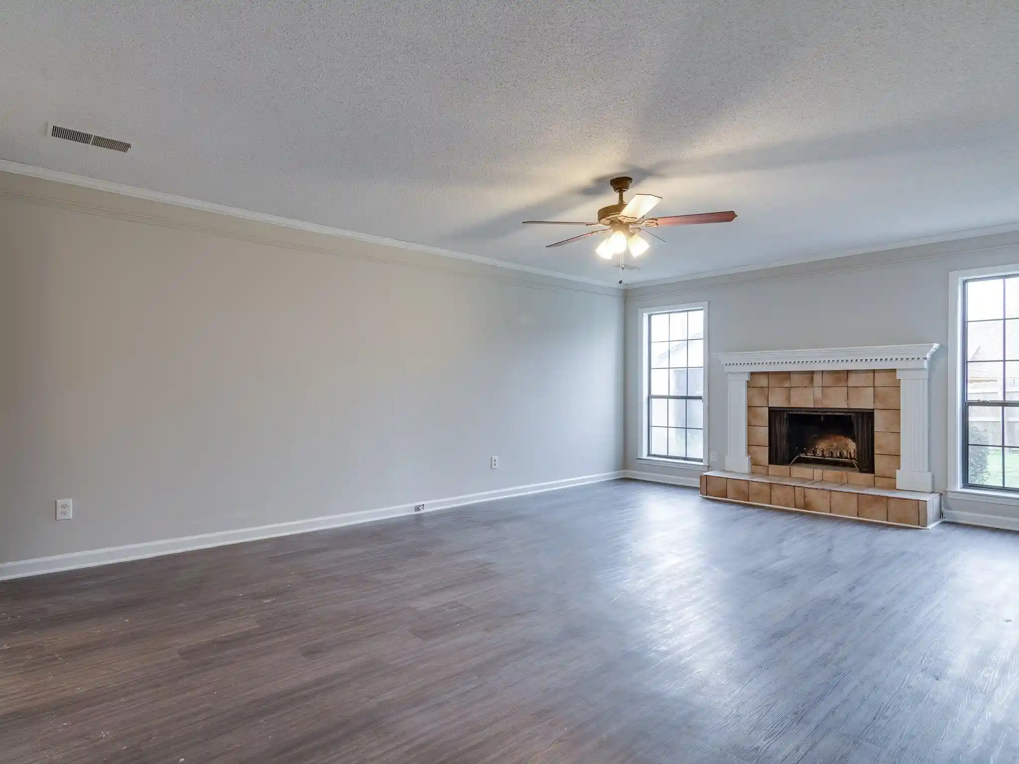 Photo 3 of Sale Pending at 6562 Lake Valley Dr, Memphis, TN 38141 | MLS# 10225071 | Listing updated on 2026-08-17