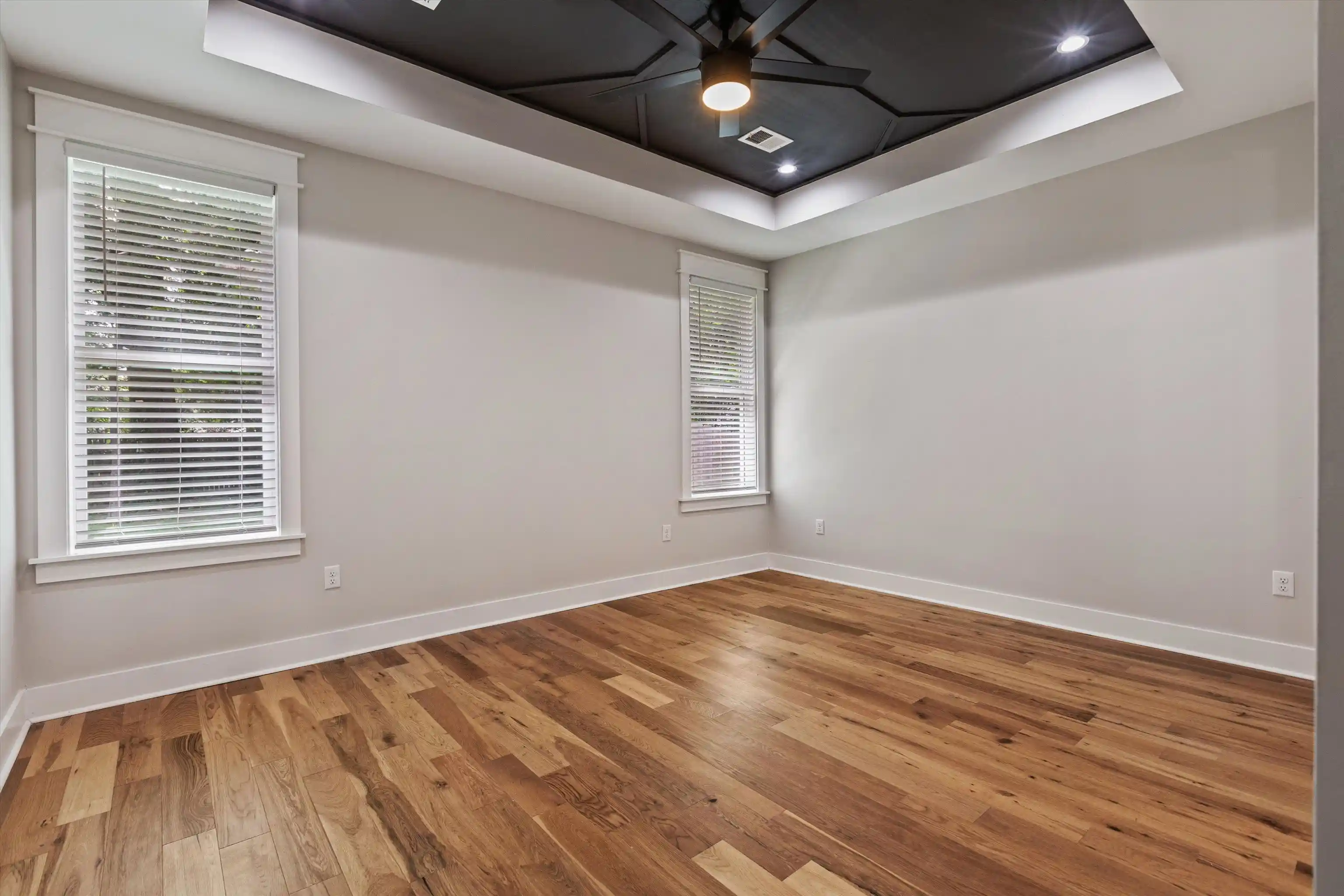 Photo 2 of Single family home for sale at 323 Williford St, Memphis, TN 38112 | MLS# 10225078 | Listing updated on 2026-09-04