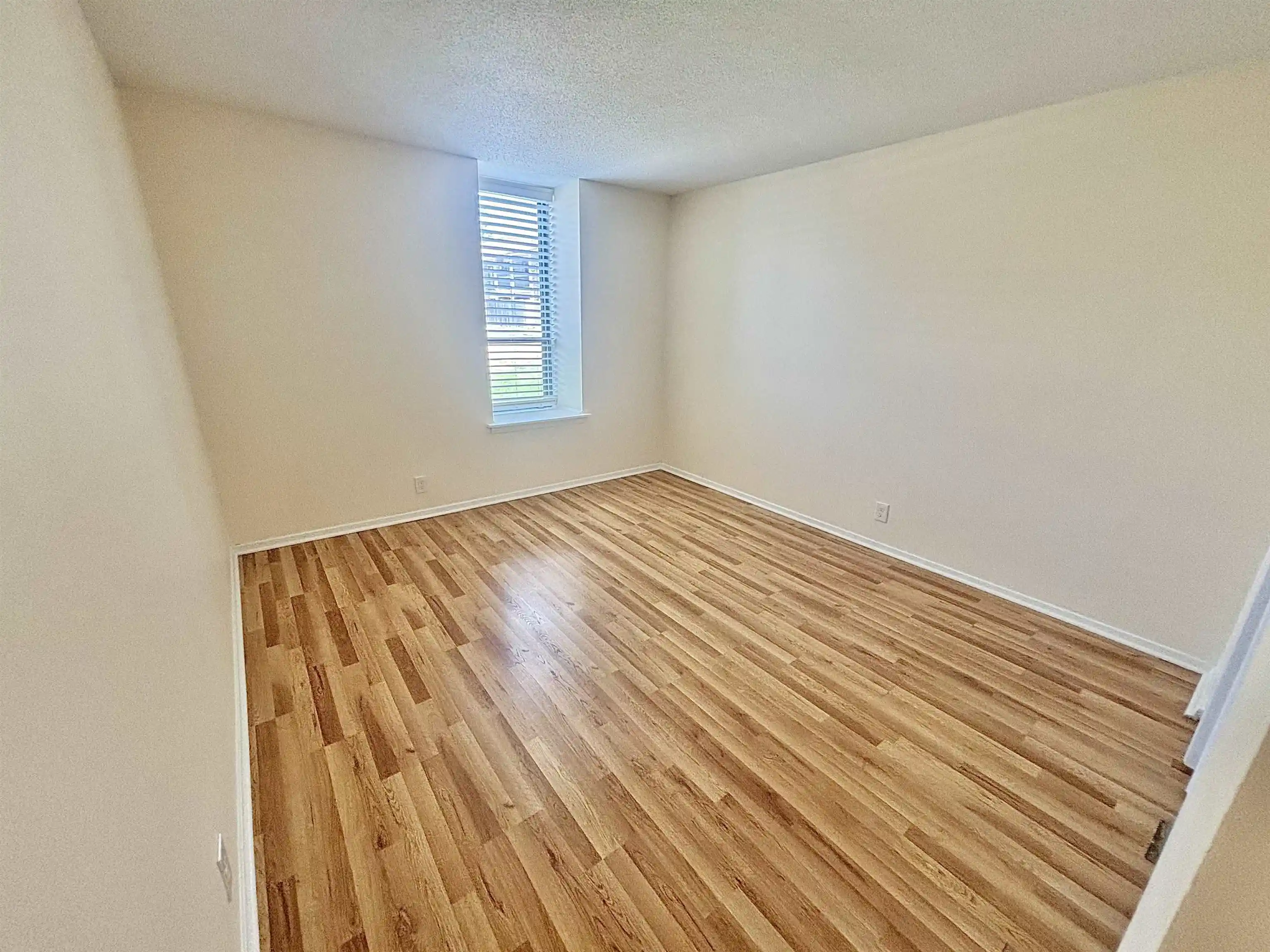 2nd image of 6588 S Poplar Woods Cir #1, Germantown, TN 38138 | MLS# 10225163