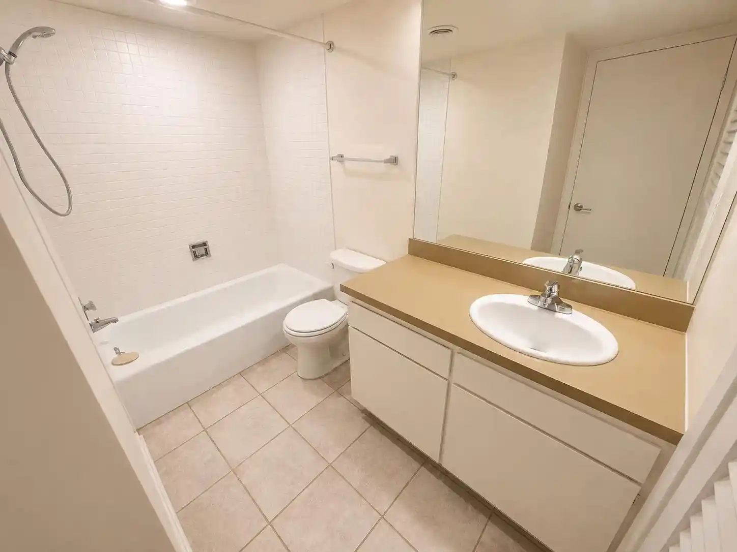 3rd image of 6588 S Poplar Woods Cir #1, Germantown, TN 38138 | MLS# 10225163