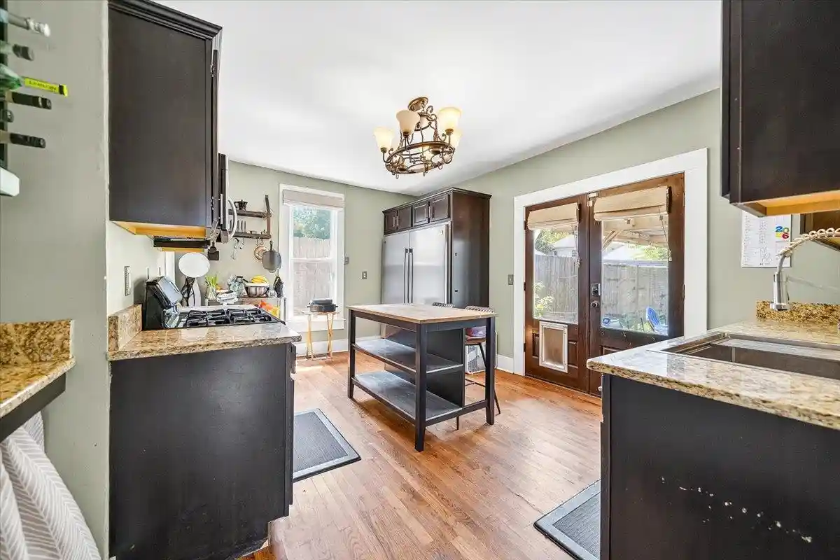 Photo 3 of Single family home for sale at 2179 Vinton Ave, Memphis, TN 38104 | MLS# 10225222 | Listing updated on 2026-09-16