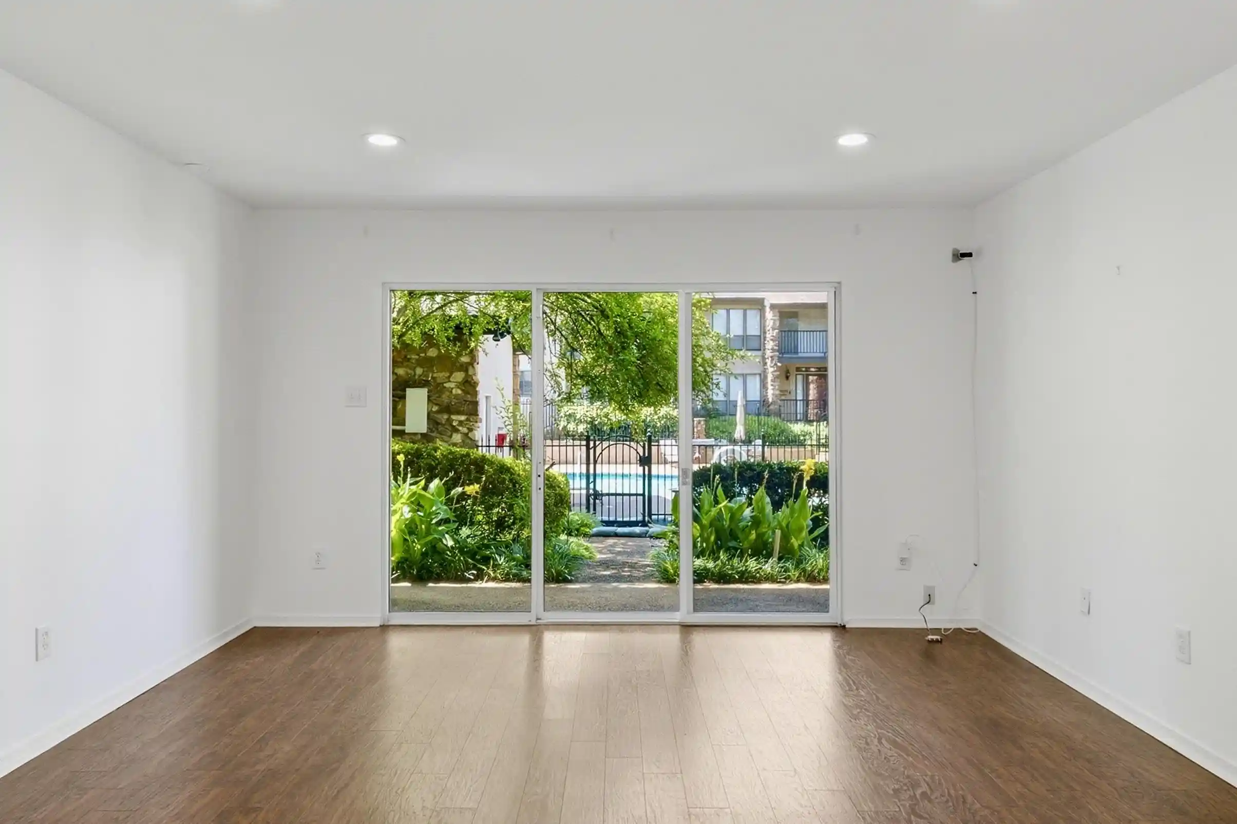 Photo 1 of Sale Pending at 427 S Perkins Rd #427-1, Memphis, TN 38117 | MLS# 10225230 | Listing updated on 2026-10-02