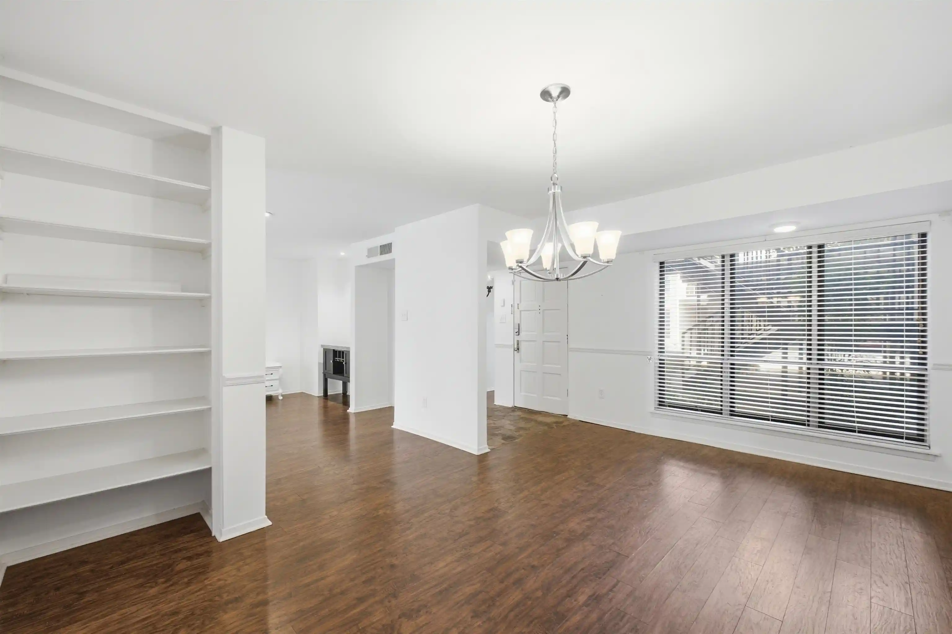 Listing Photo 1 - Condo for sale in building located at 427 S Perkins Rd, Memphis, TN 38117 - Unit #427-1