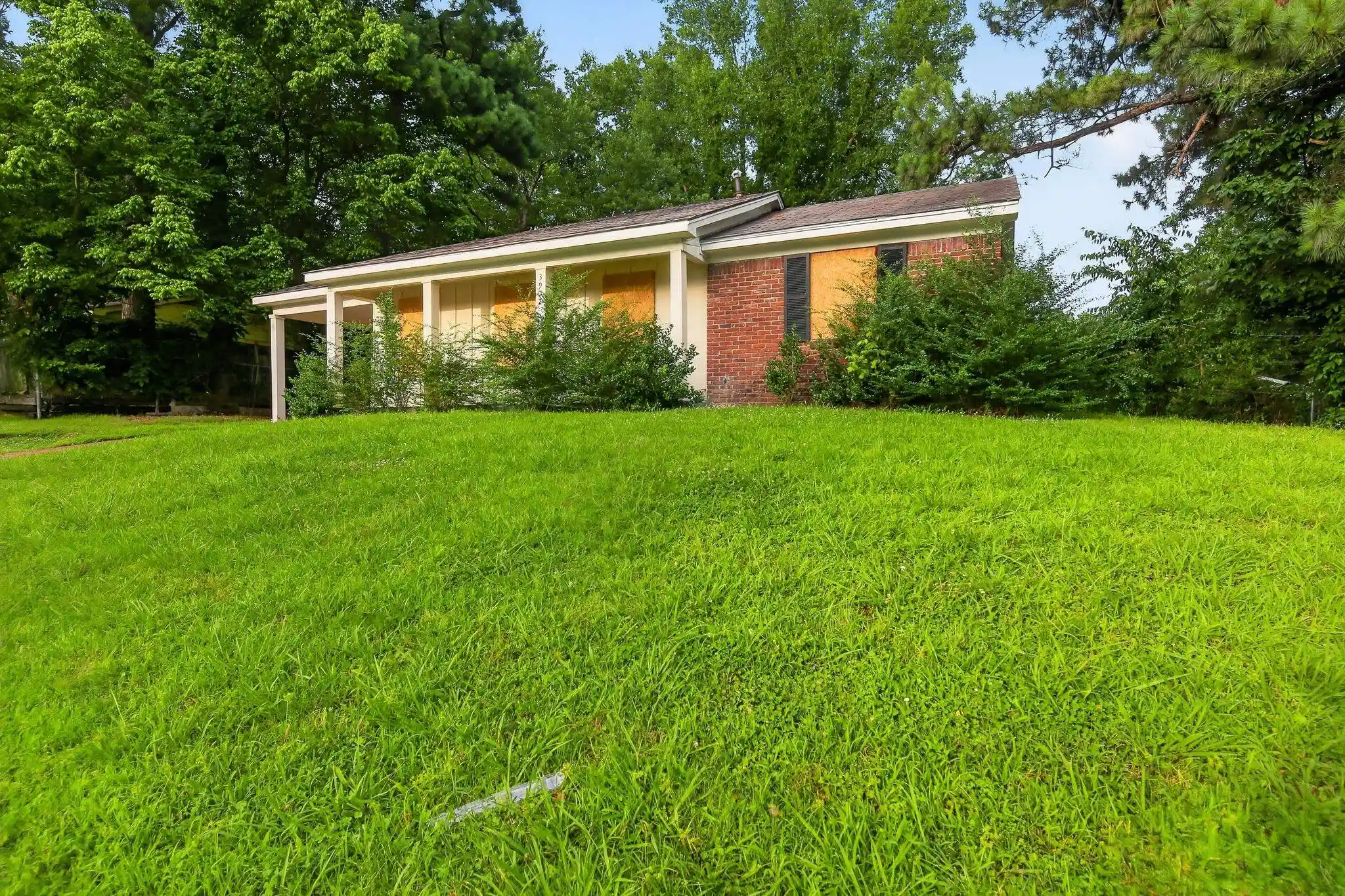 Photo 2 of Single family home for sale at 3902 Edenburg Dr, Memphis, TN 38127 | MLS# 10225252 | Listing updated on 2026-10-23