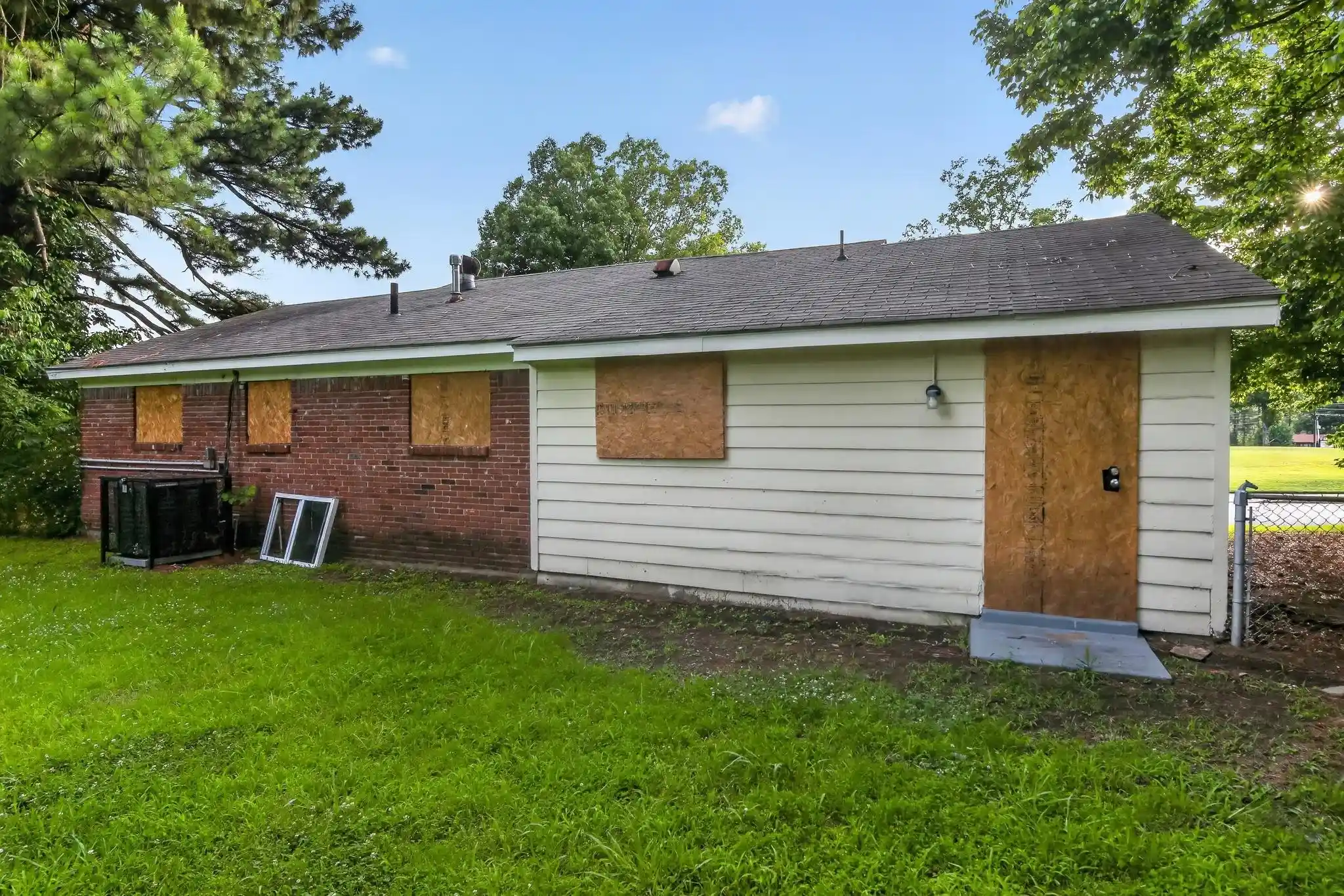 Photo 3 of Single family home for sale at 3902 Edenburg Dr, Memphis, TN 38127 | MLS# 10225252 | Listing updated on 2026-10-23