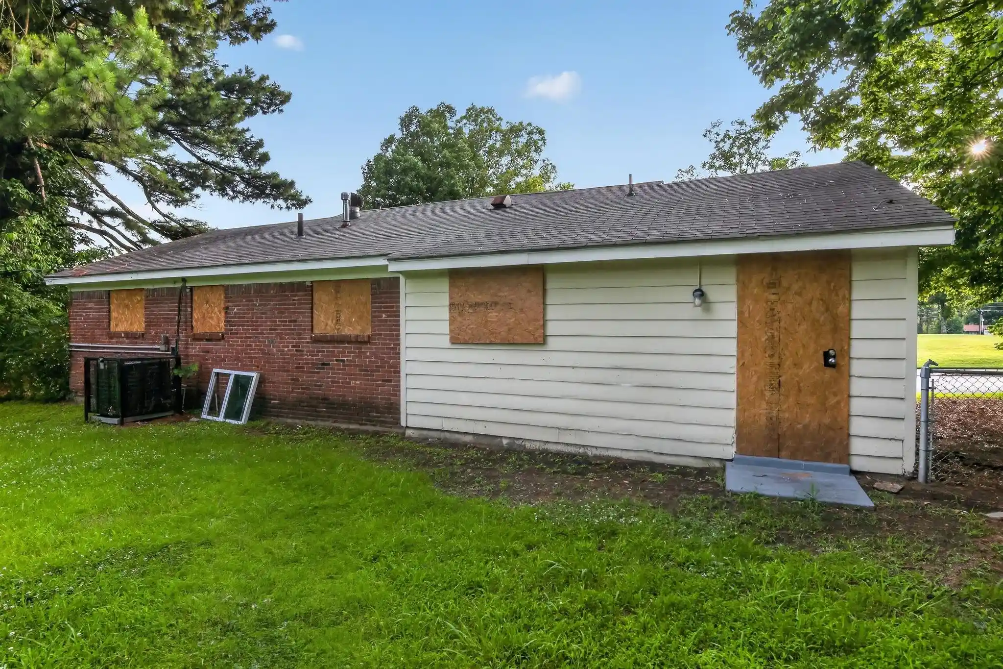 Photo 4 of Single family home for sale at 3902 Edenburg Dr, Memphis, TN 38127 | MLS# 10225252 | Listing updated on 2026-10-23