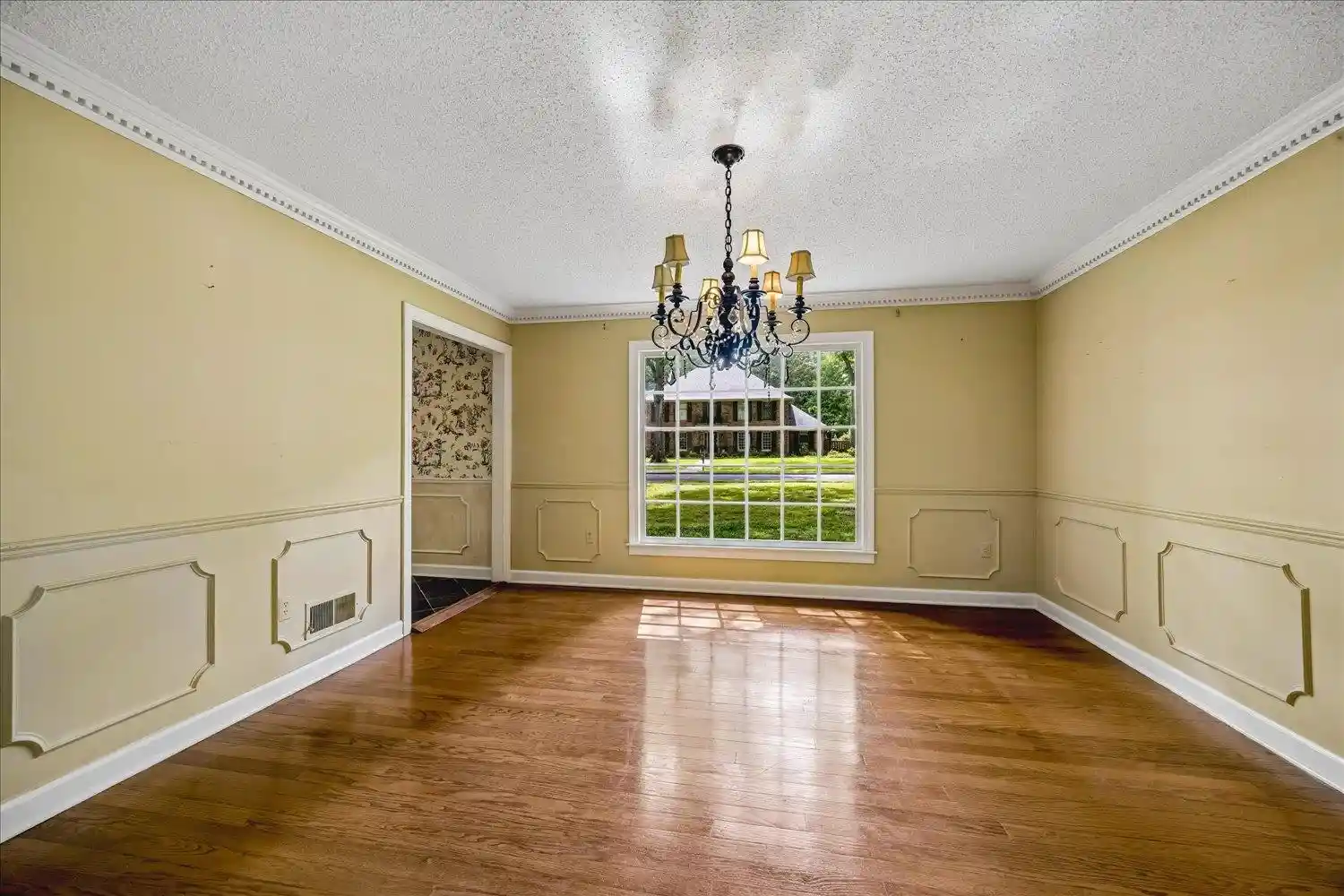 Photo 2 of Single family home for sale at 2308 Hickory Forest Dr, Memphis, TN 38119 | MLS# 10225277 | Listing updated on 2026-08-14