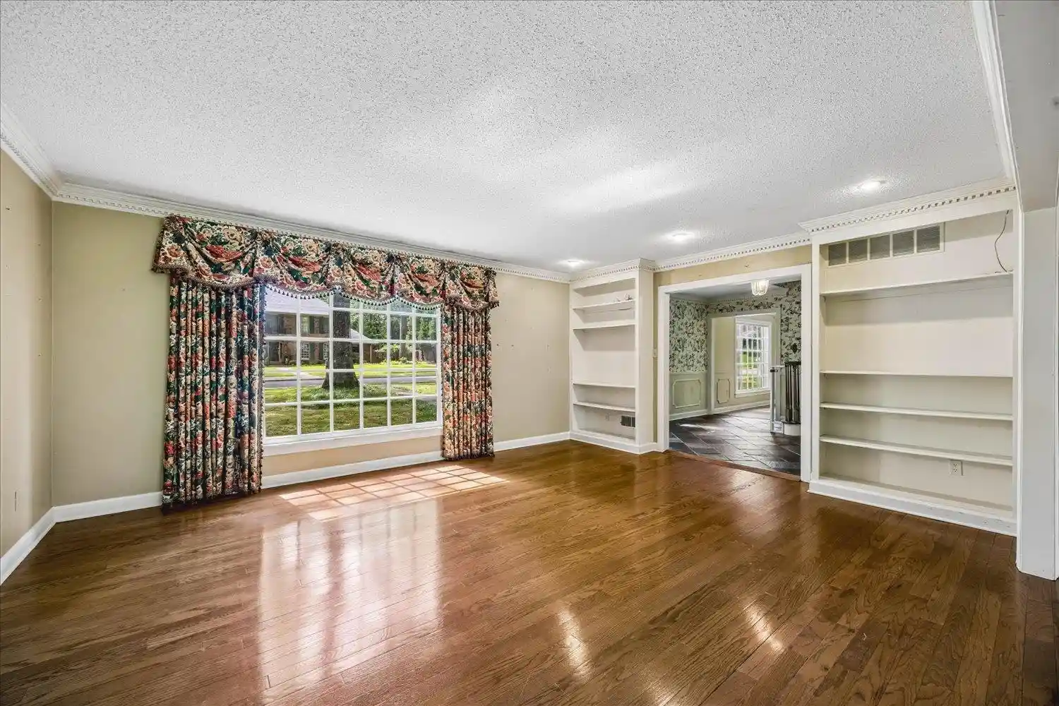 Photo 4 of Single family home for sale at 2308 Hickory Forest Dr, Memphis, TN 38119 | MLS# 10225277 | Listing updated on 2026-08-14