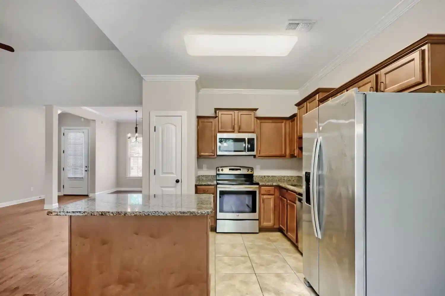 Photo 2 of Single family home for sale at 7915 Country Lake Dr, Bartlett, TN 38133 | MLS# 10225303 | Listing updated on 2026-08-26