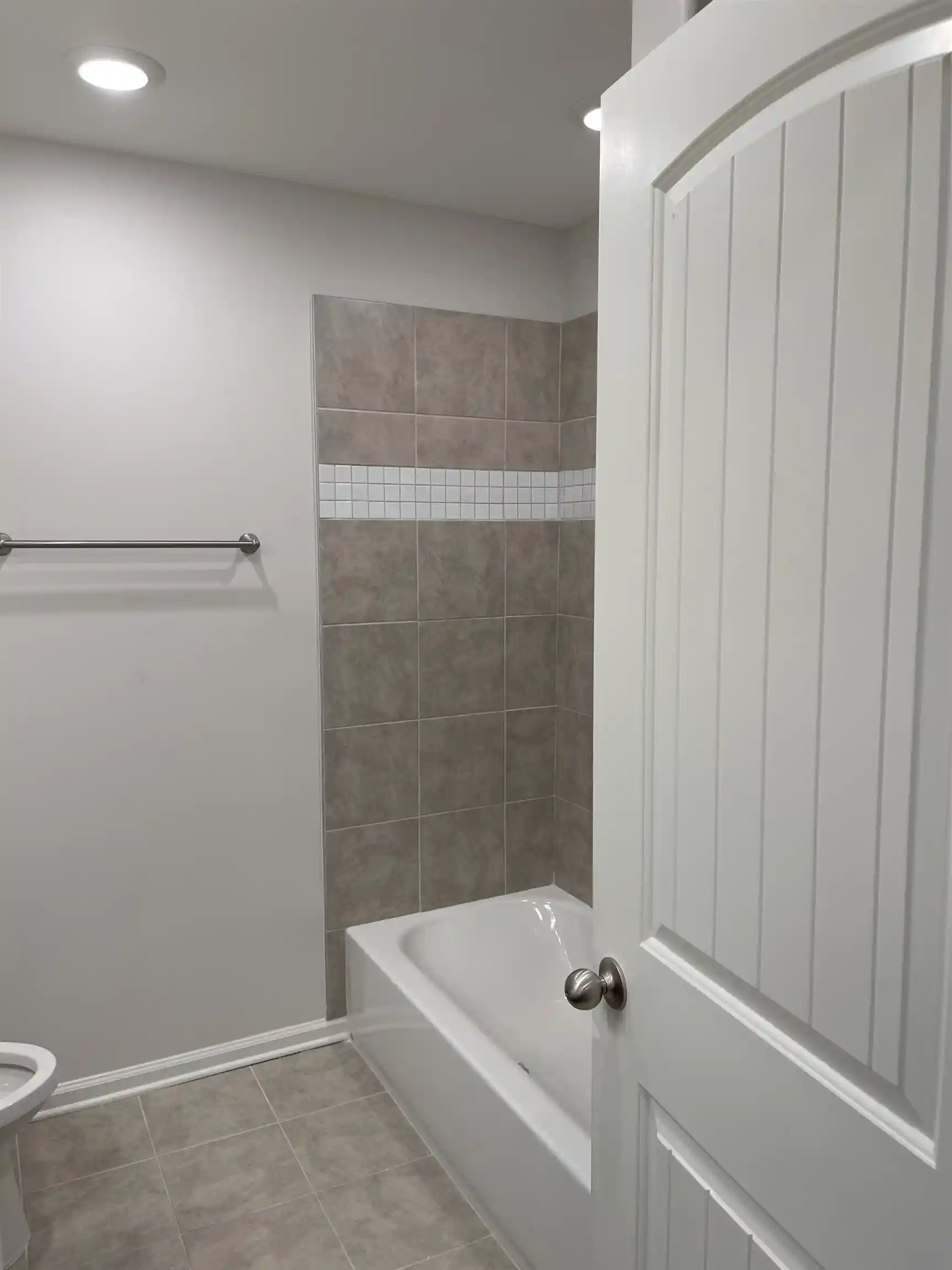 2nd image of 82 N Rembert St, Memphis, TN 38104 | MLS# 10225305