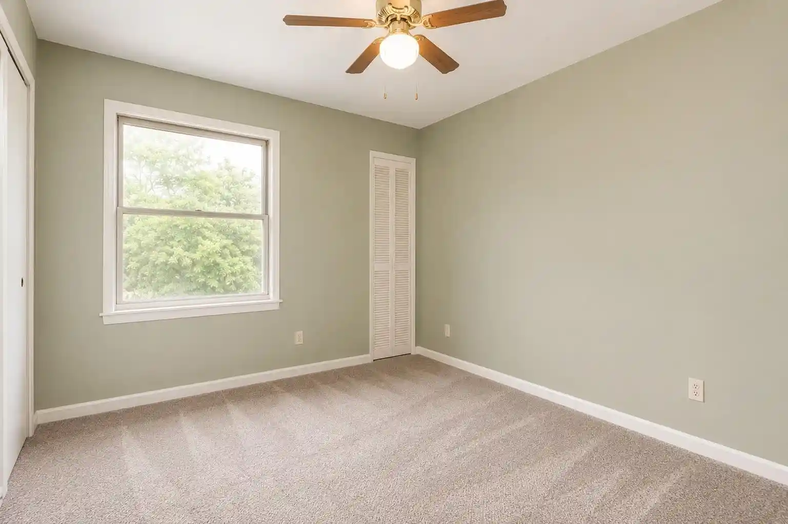 Listing Photo 4 - Condo for sale in building located at 1205 Bristol Dr, Memphis, TN 38119 - Unit #18