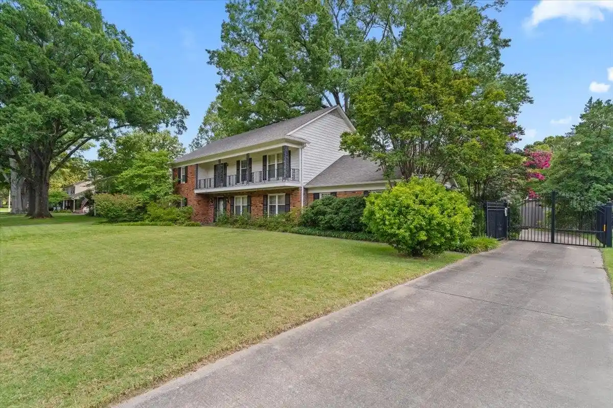 Photo 2 of Single family home for sale at 5409 Sycamore Grv Ln, Memphis, TN 38120 | MLS# 10225326 | Listing updated on 2026-09-14
