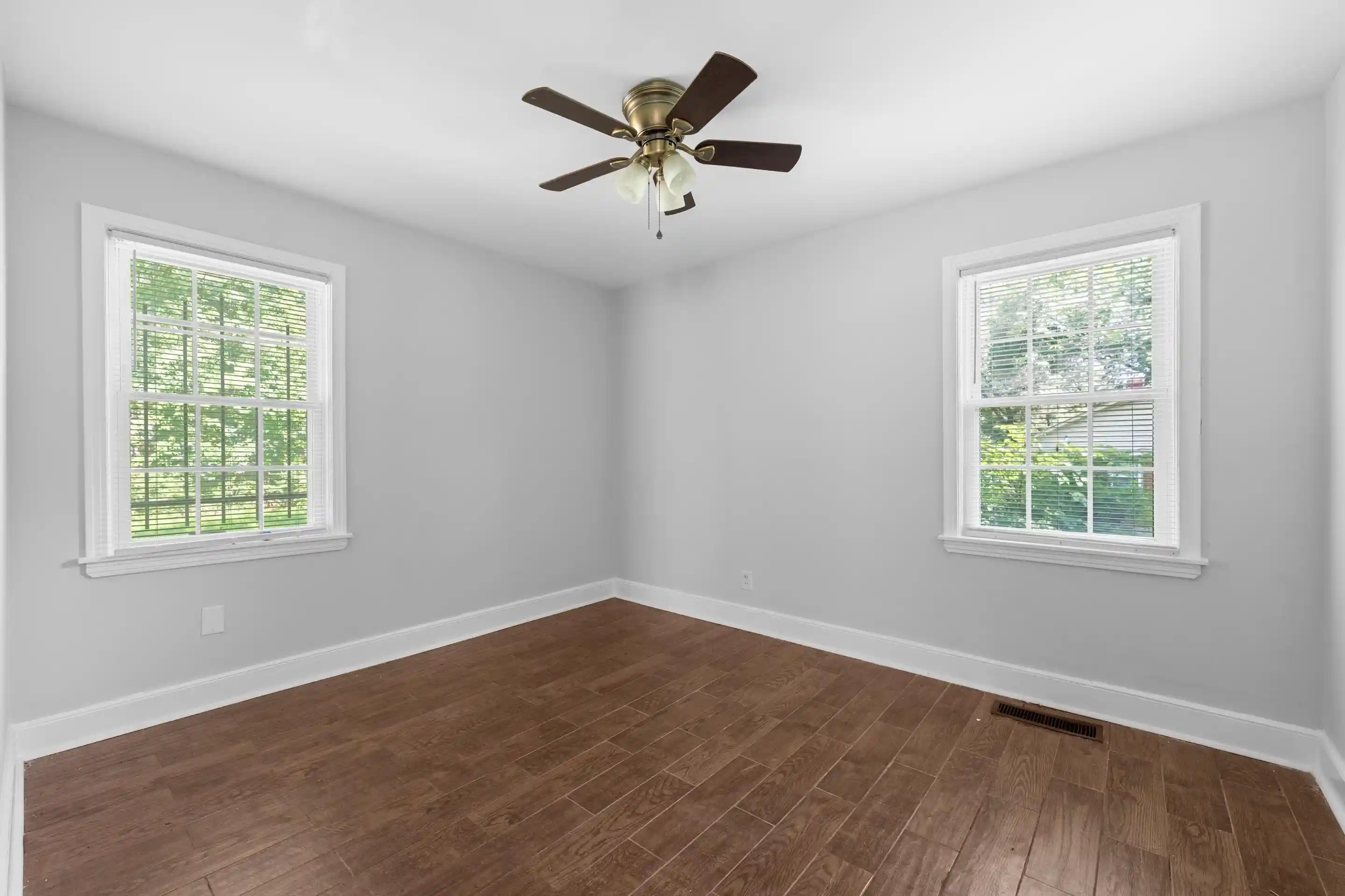 Photo 3 of Single family home for sale at 3295 W Rosita Cir, Memphis, TN 38116 | MLS# 10225364 | Listing updated on 2026-07-03