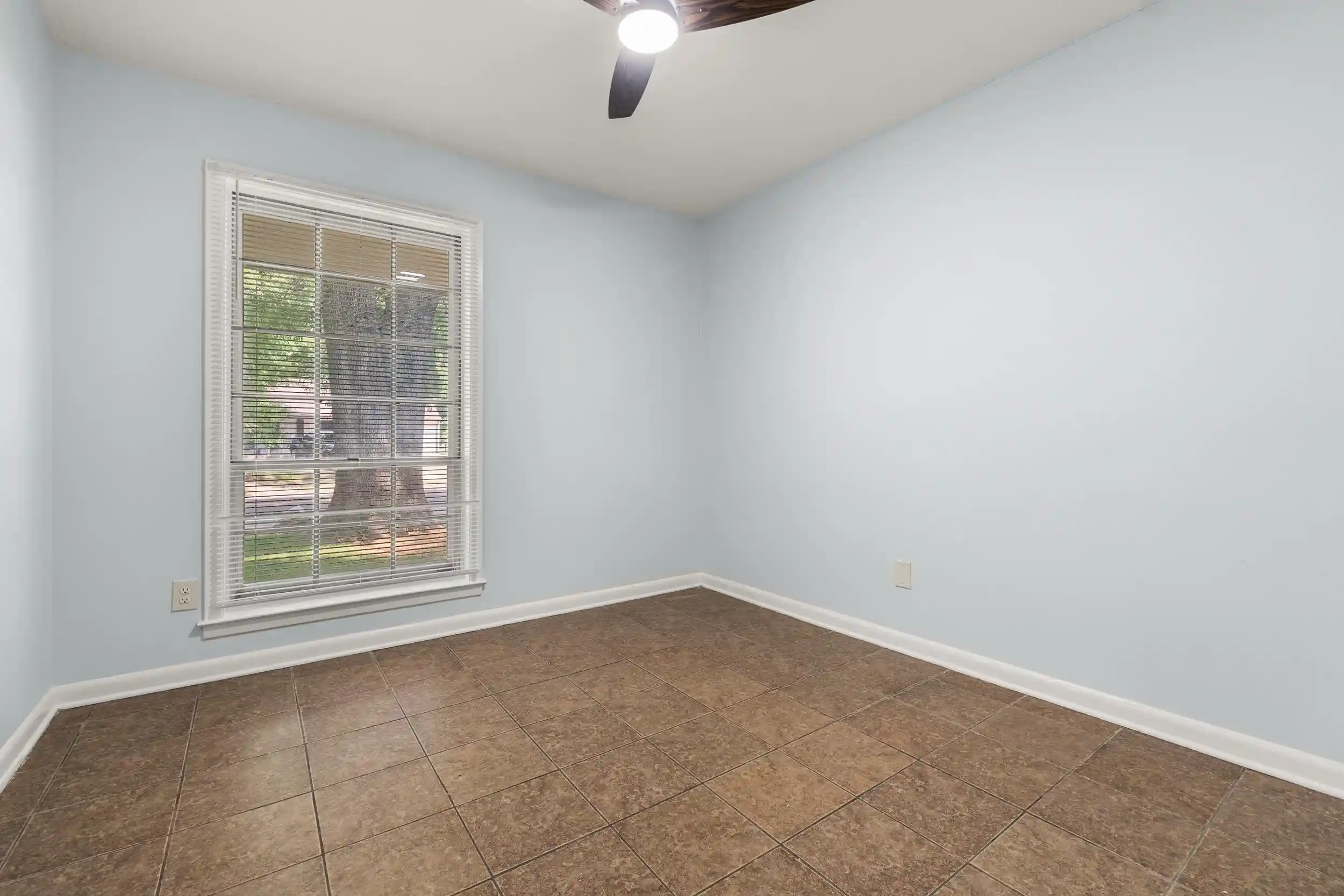 Photo 2 of Single family home for sale at 2885 Clearbrook St, Memphis, TN 38118 | MLS# 10225376 | Listing updated on 2026-09-04