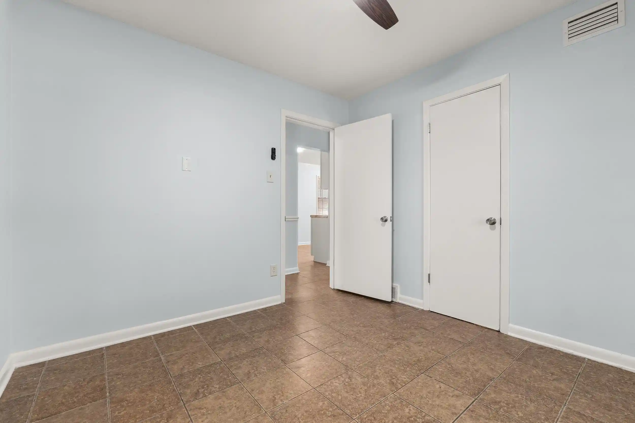 Photo 3 of Single family home for sale at 2885 Clearbrook St, Memphis, TN 38118 | MLS# 10225376 | Listing updated on 2026-09-04