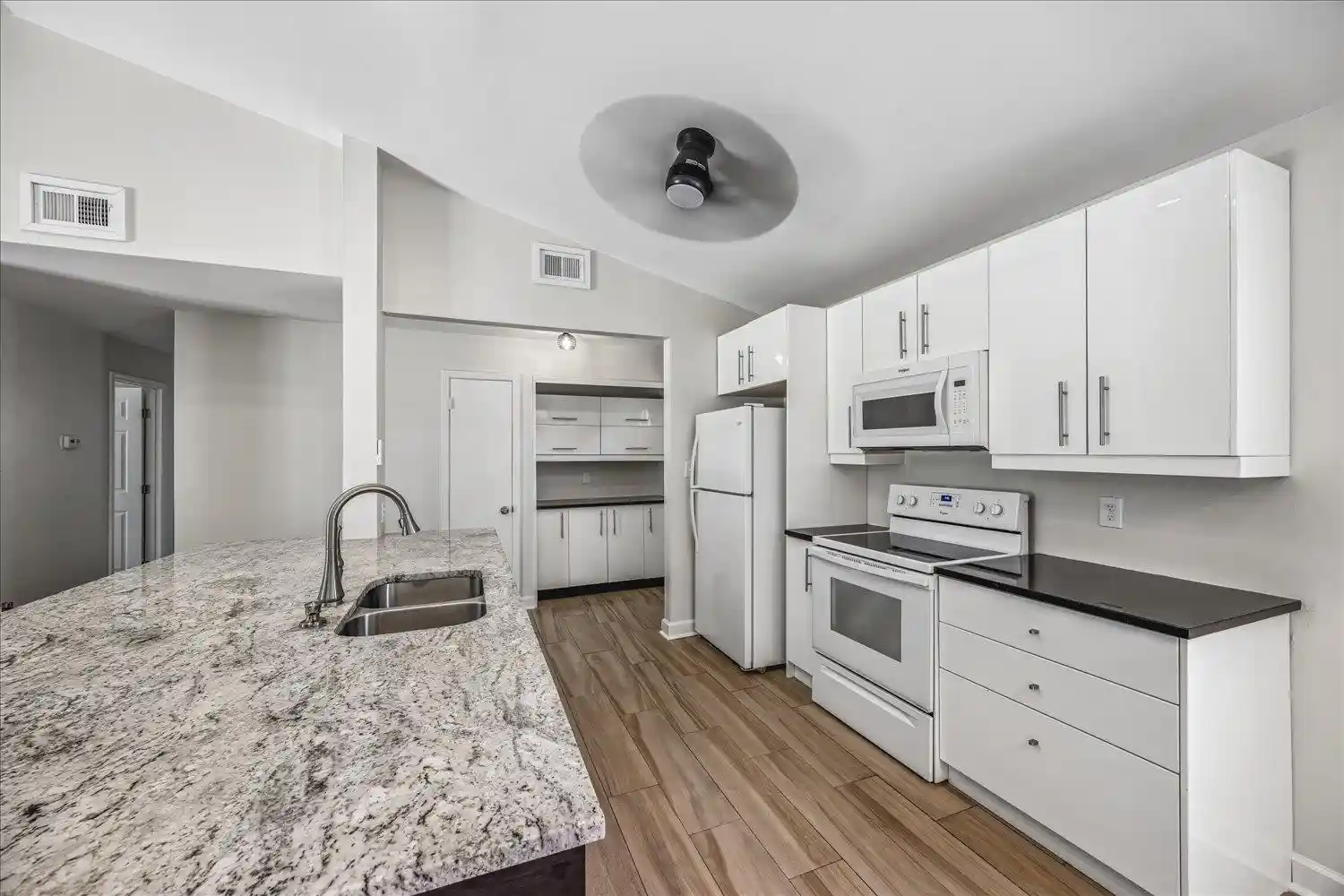 Photo 3 of Sale Pending at 5292 Bruton Ave, Memphis, TN 38135 | MLS# 10225396 | Listing updated on 2026-09-06