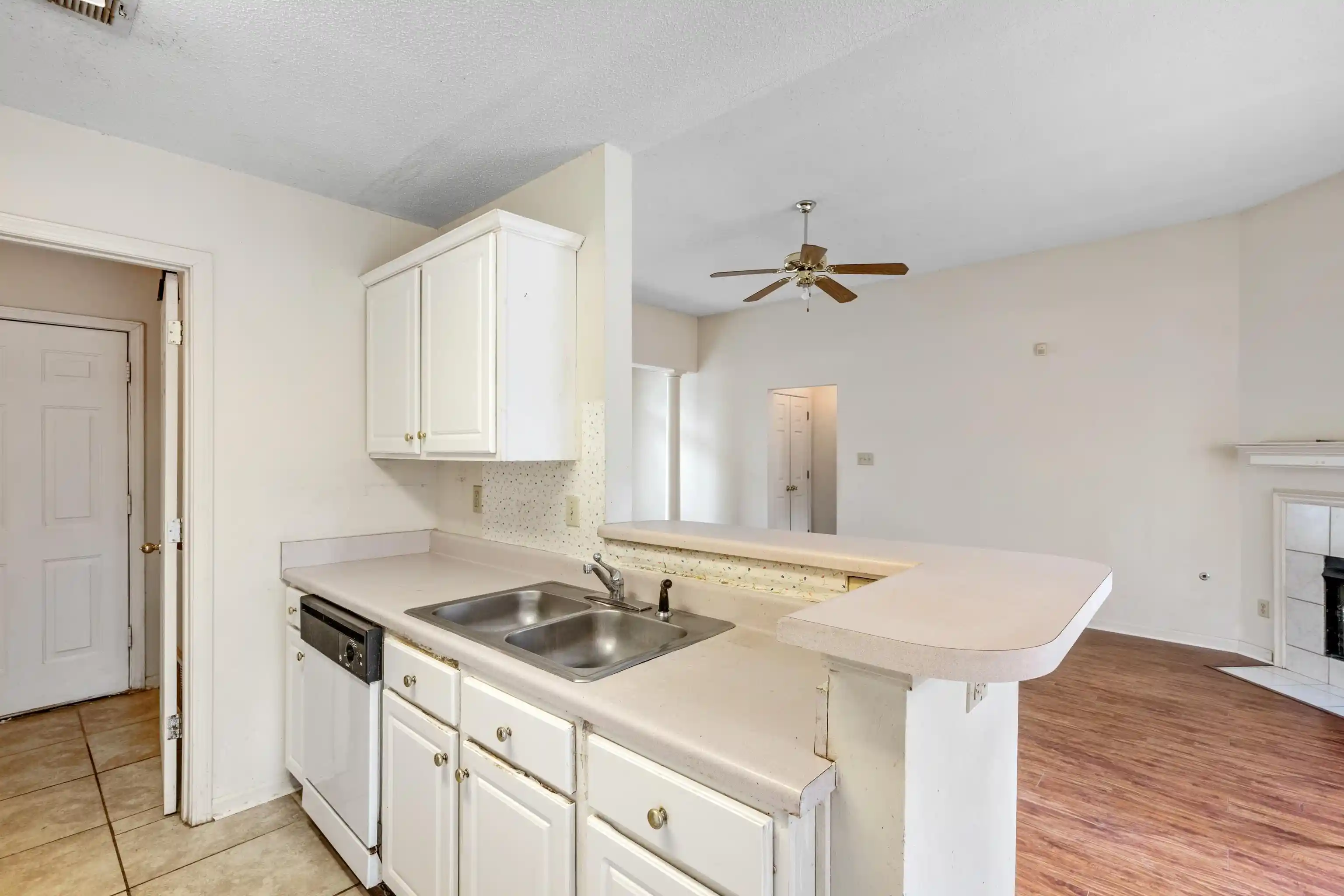 Photo 2 of Sale Pending at 8135 Country Ml Cv, Cordova, TN 38016 | MLS# 10225410 | Listing updated on 2026-09-02
