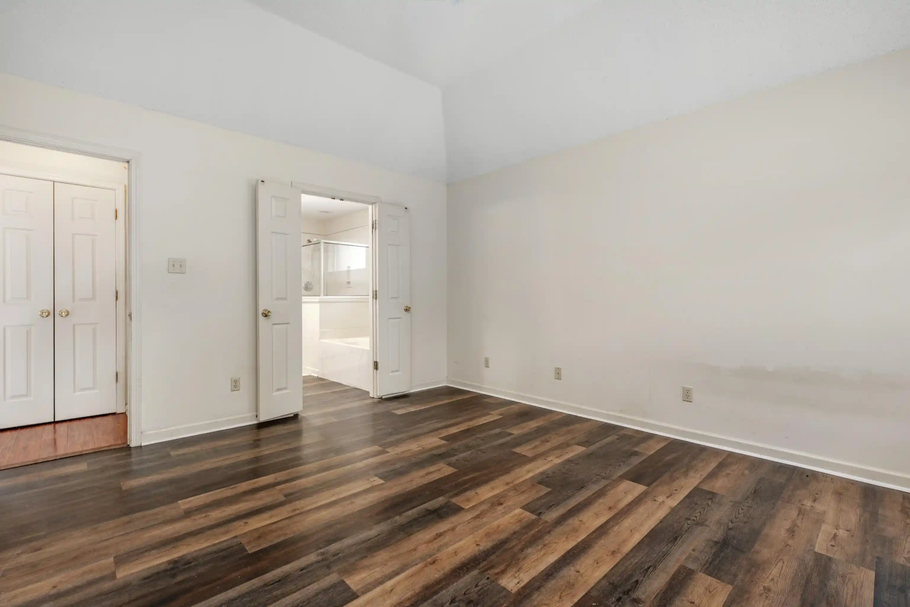 Photo 4 of Sale Pending at 8135 Country Ml Cv, Cordova, TN 38016 | MLS# 10225410 | Listing updated on 2026-09-02