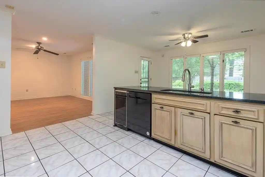 3rd image of 1999 Kostka Ln, Germantown, TN 38139 | MLS# 10225425