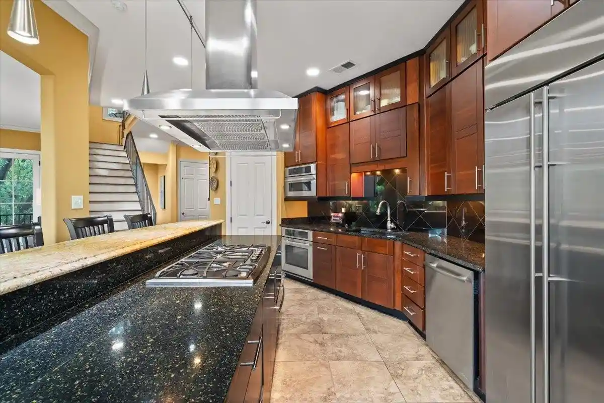 Photo 2 of Single family home for sale at 511 Monteigne Blvd, Memphis, TN 38103 | MLS# 10225460 | Listing updated on 2026-08-19