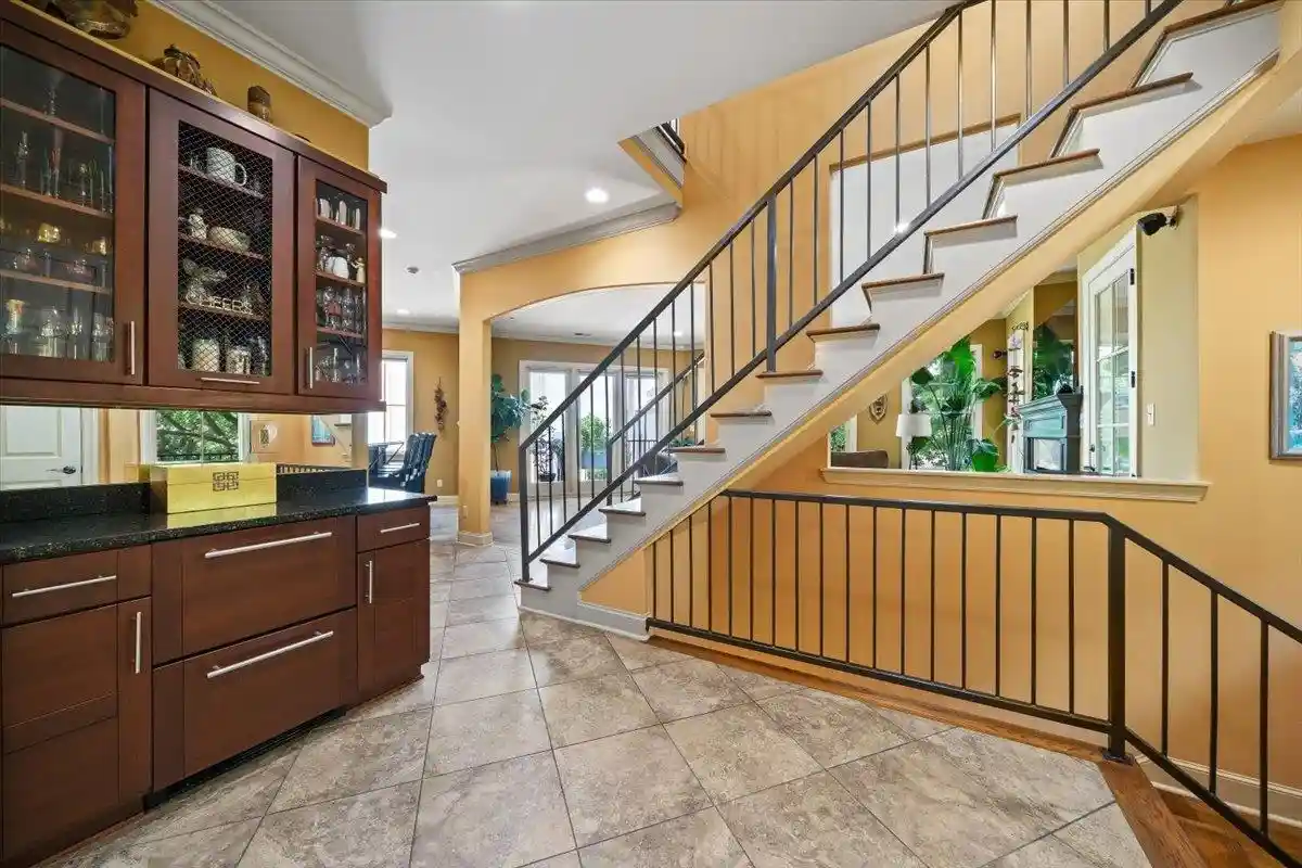 Photo 3 of Single family home for sale at 511 Monteigne Blvd, Memphis, TN 38103 | MLS# 10225460 | Listing updated on 2026-08-19