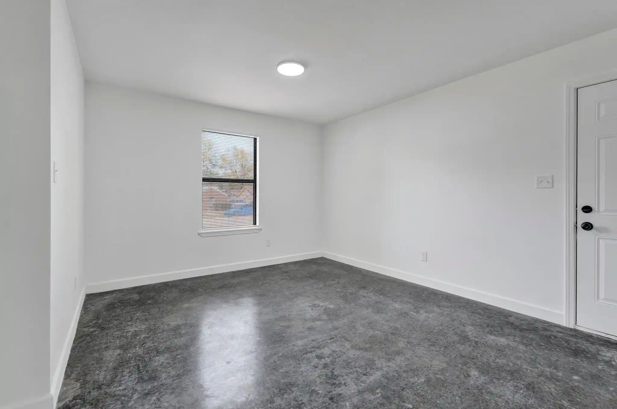 Photo 3 of Sale Pending at 3160 Rochester Rd, Memphis, TN 38109 | MLS# 10225469 | Listing updated on 2026-09-14