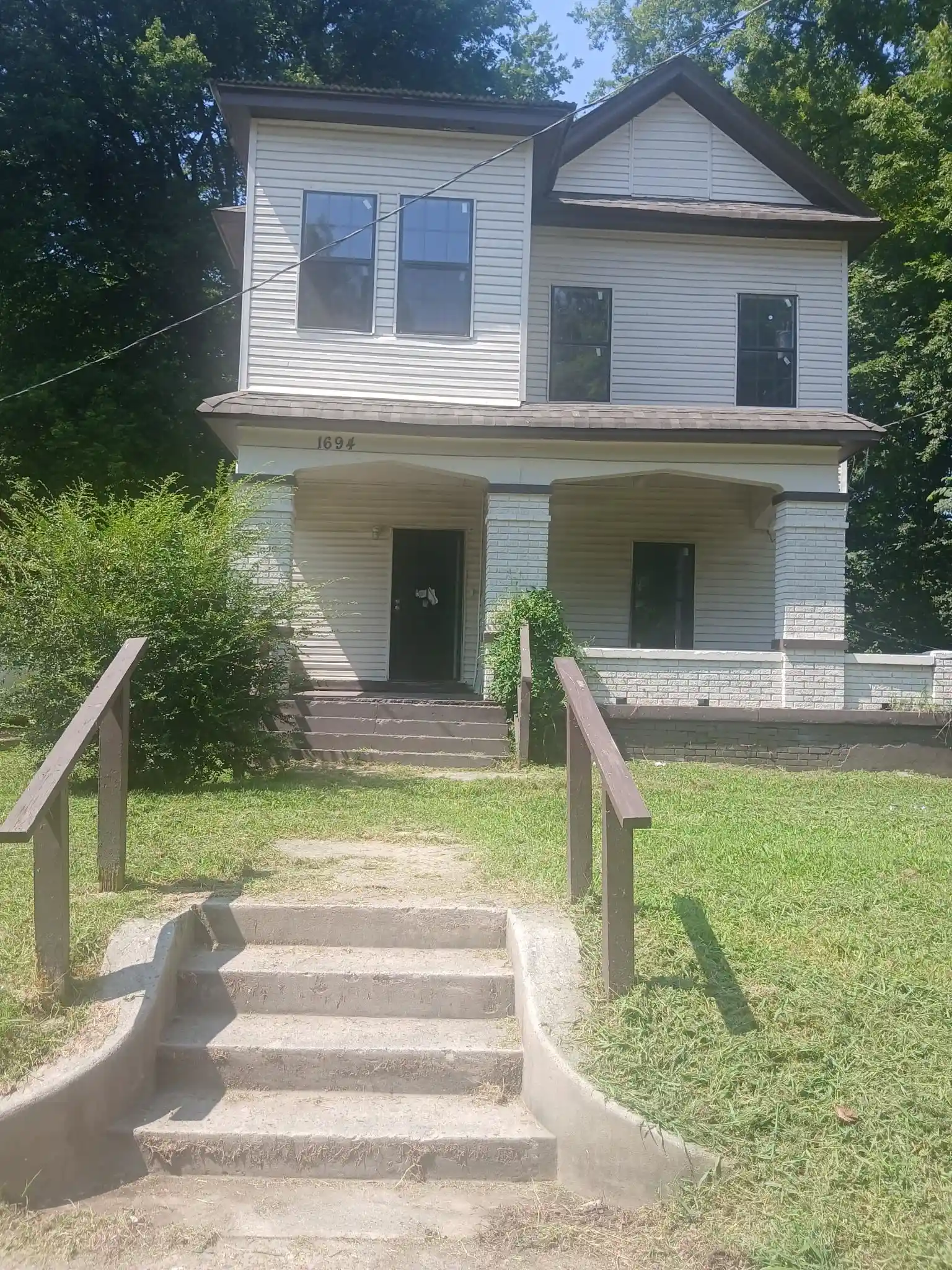 Photo 1 of Single family home for sale at 1694 Walker Ave, Memphis, TN 38114 | MLS# 10225470 | Listing updated on 2026-08-25