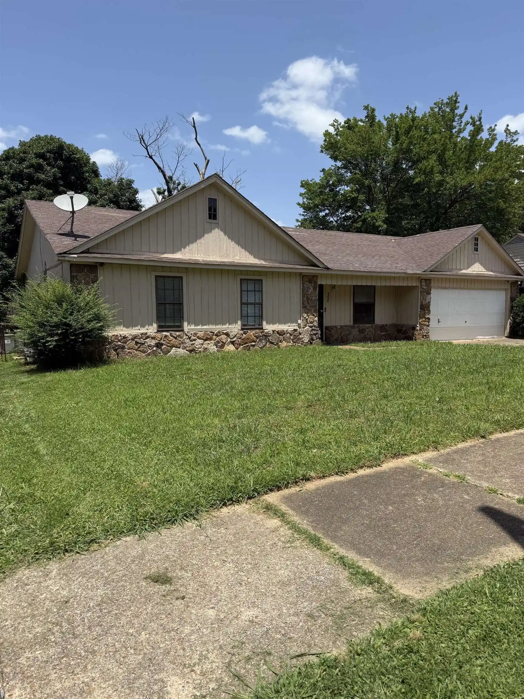 Photo 1 of Sale Pending at 6094 Gascony Dr, Memphis, TN 38115 | MLS# 10225483 | Listing updated on 2026-10-02