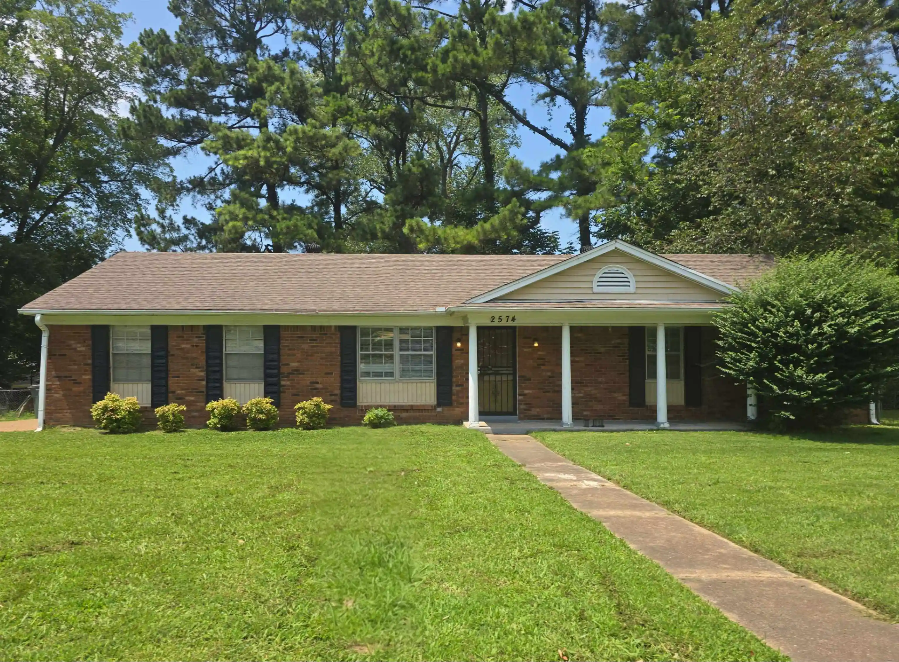 Photo 1 of Sale Pending at 2574 St Elmo Ave, Memphis, TN 38127 | MLS# 10225492 | Listing updated on 2026-10-08
