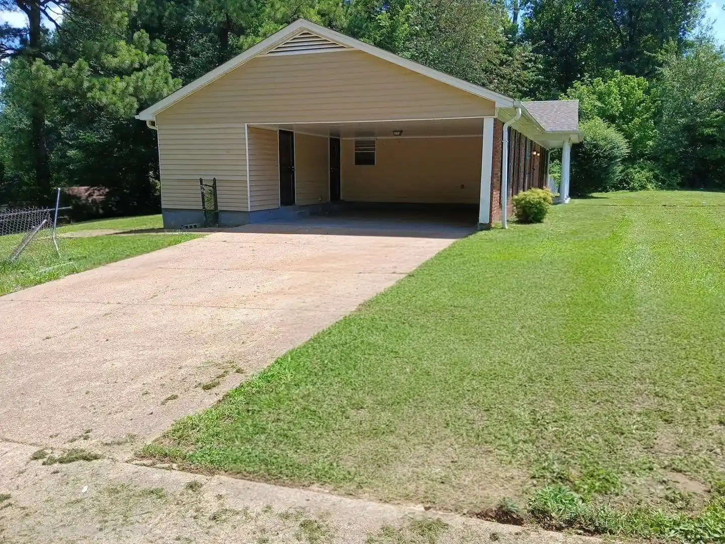 Photo 2 of Sale Pending at 2574 St Elmo Ave, Memphis, TN 38127 | MLS# 10225492 | Listing updated on 2026-10-08