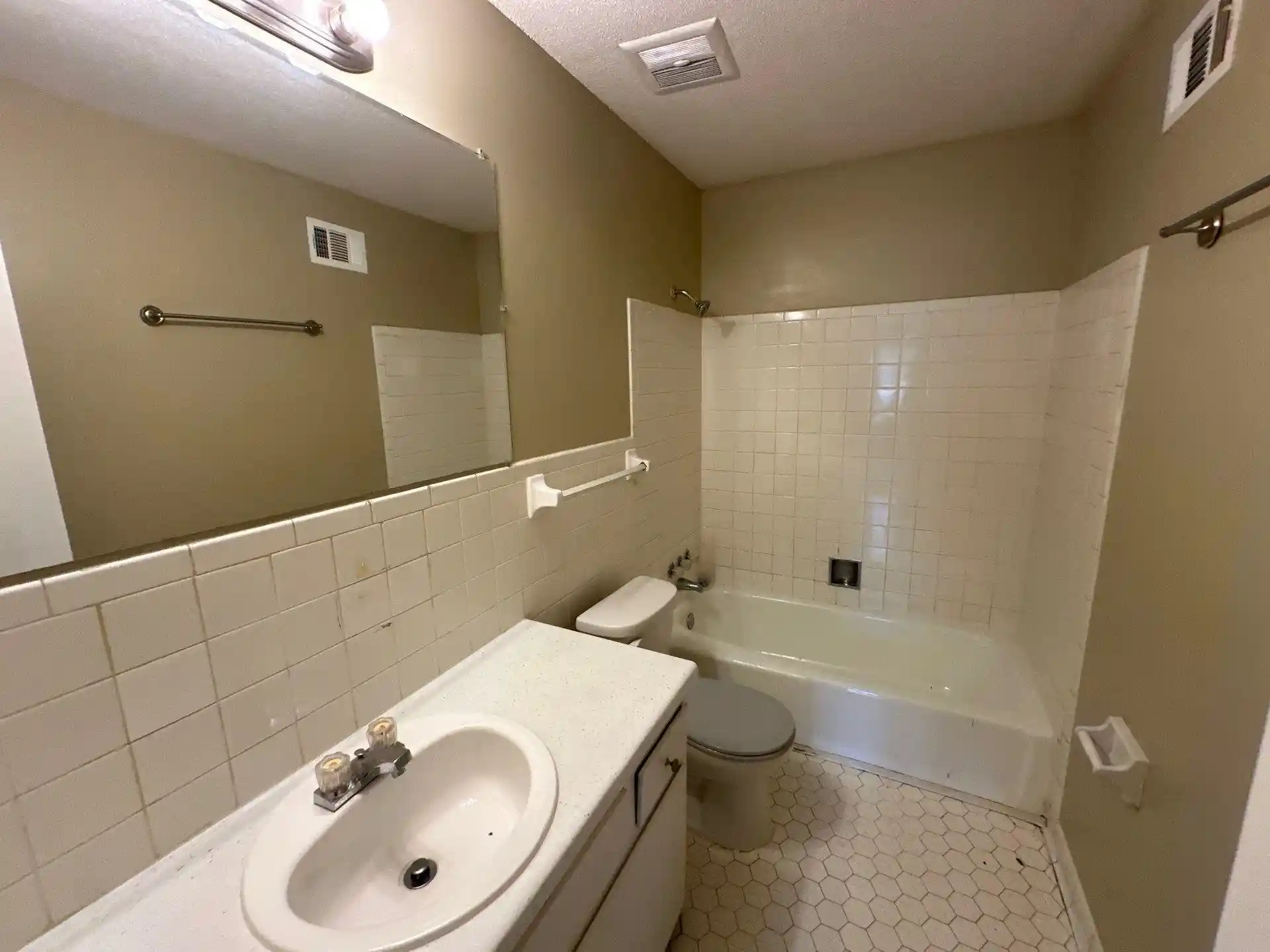 Photo 3 of Sale Pending at 2574 St Elmo Ave, Memphis, TN 38127 | MLS# 10225492 | Listing updated on 2026-10-08