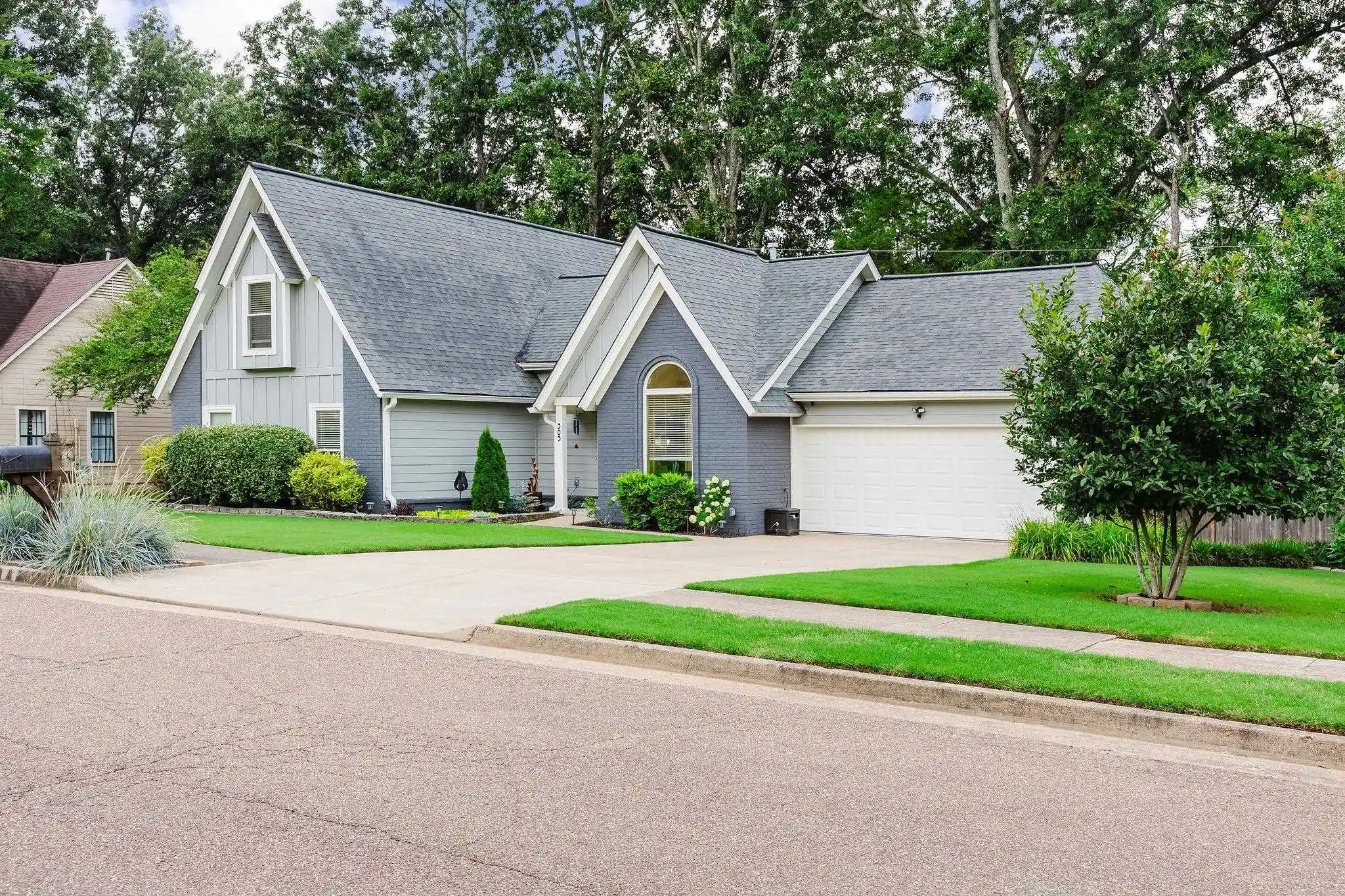 Photo 1 of Sale Pending at 305 Great Fls Dr, Collierville, TN 38017 | MLS# 10225528 | Listing updated on 2026-07-21