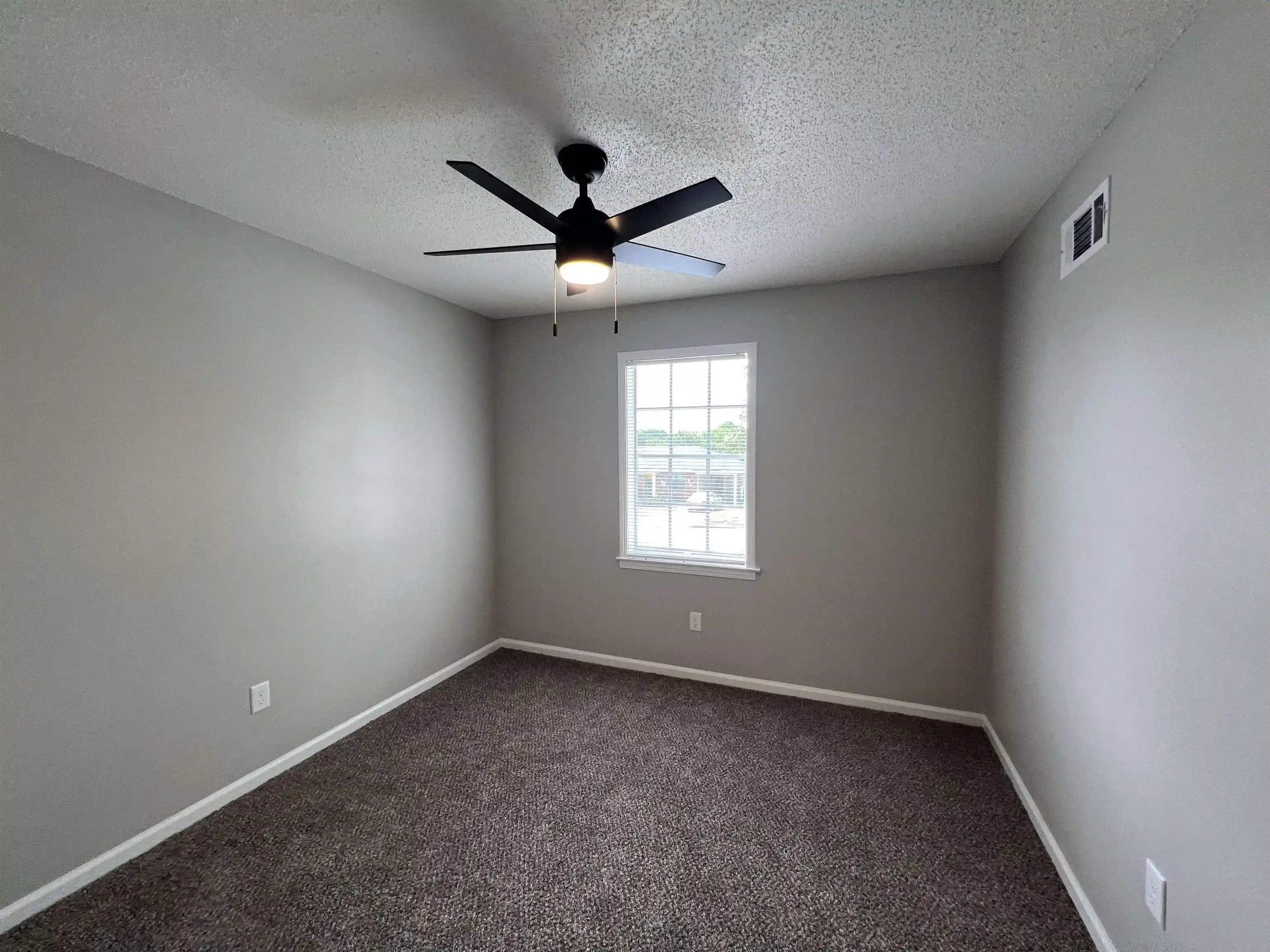Photo 3 of Sale Pending at 4562 Sundown Ln, Memphis, TN 38109 | MLS# 10225529 | Listing updated on 2026-07-08
