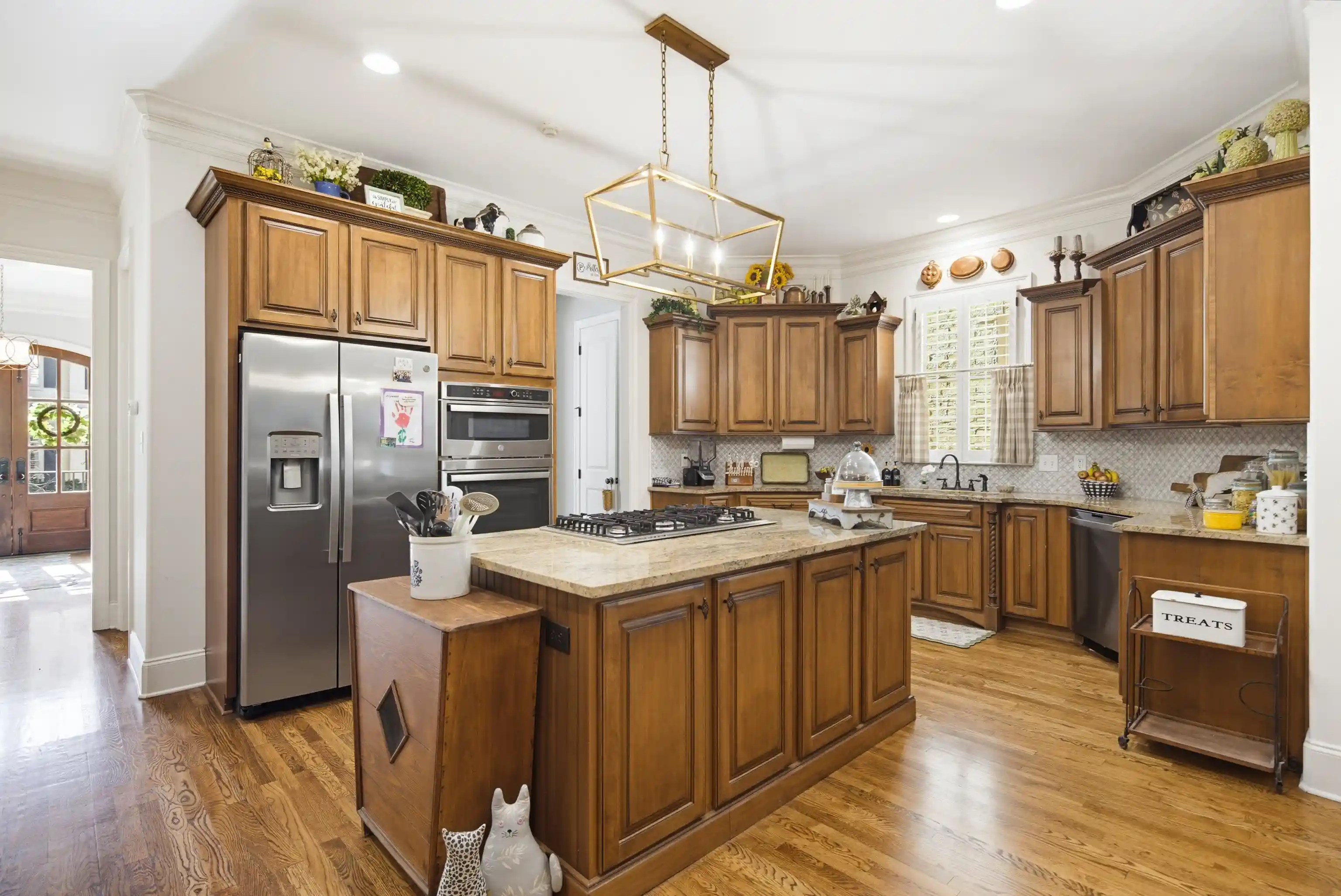 Photo 2 of Single family home for sale at 1911 Hazelton Dr, Germantown, TN 38138 | MLS# 10225550 | Listing updated on 2026-09-12