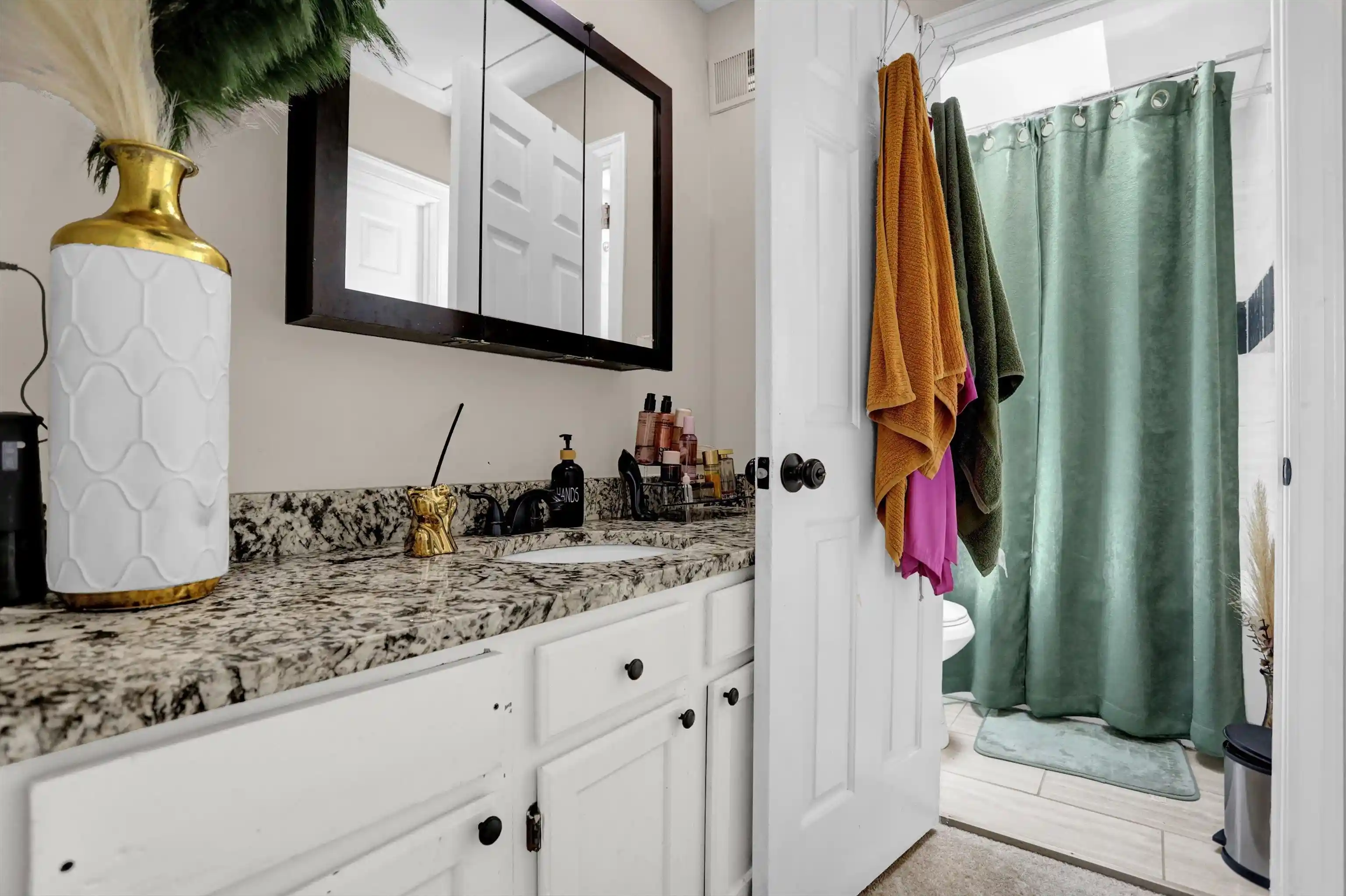 Photo 3 of Sale Pending at 5020 Arbor Lake Dr, Memphis, TN 38141 | MLS# 10225613 | Listing updated on 2026-07-14