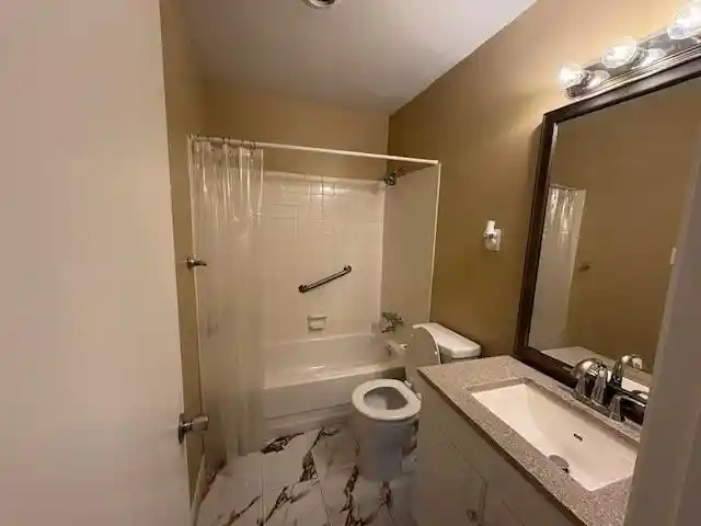 Listing Photo 5 - Condo for sale in building located at 3986 Grahamdale Cir, Memphis, TN 38122 - Unit #3986B
