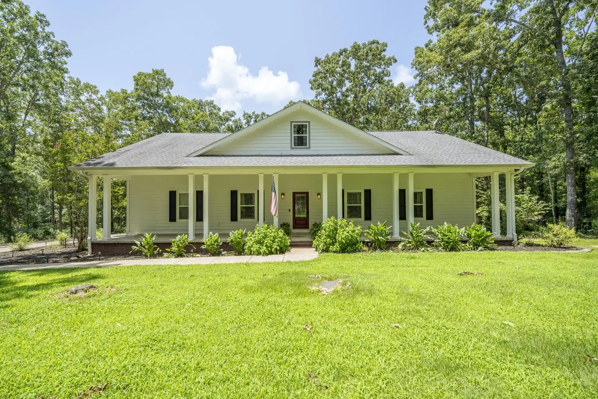 1st image of 40 Suzy Cv, Savannah, TN 38372 | MLS# 10225626