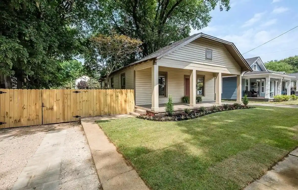 Photo 2 of Single family home for sale at 1033 Bruce St, Memphis, TN 38104 | MLS# 10225632 | Listing updated on 2026-10-08