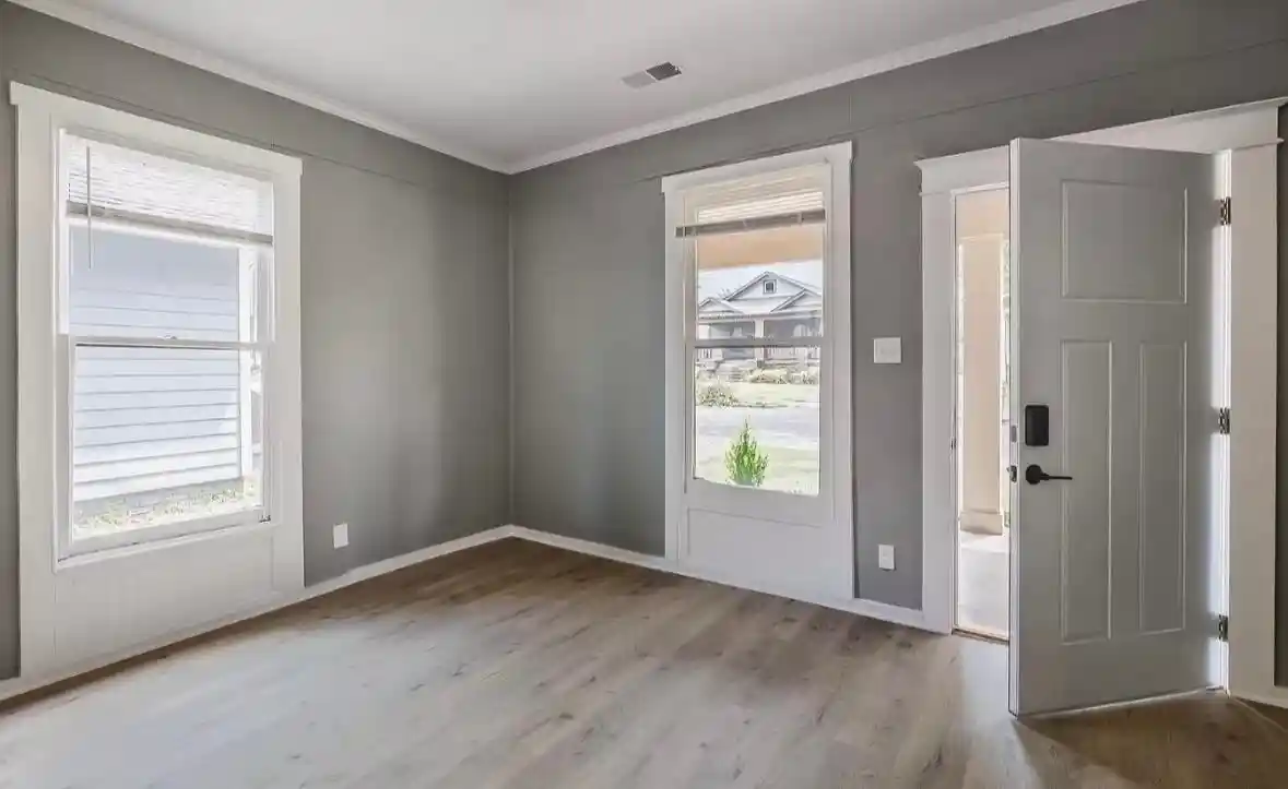 Photo 3 of Single family home for sale at 1033 Bruce St, Memphis, TN 38104 | MLS# 10225632 | Listing updated on 2026-10-08