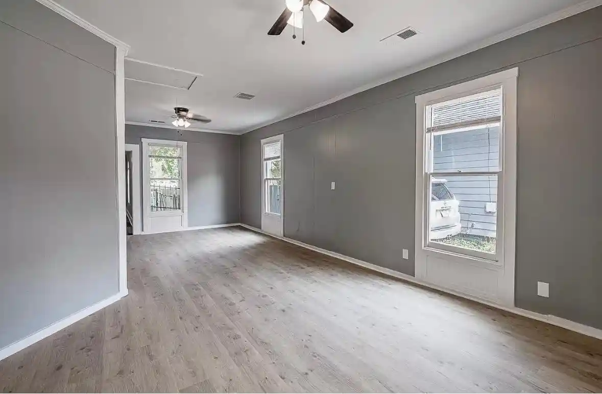 Photo 3 of Single family home for sale at 1033 Bruce St, Memphis, TN 38104 | MLS# 10225632 | Listing updated on 2026-10-08